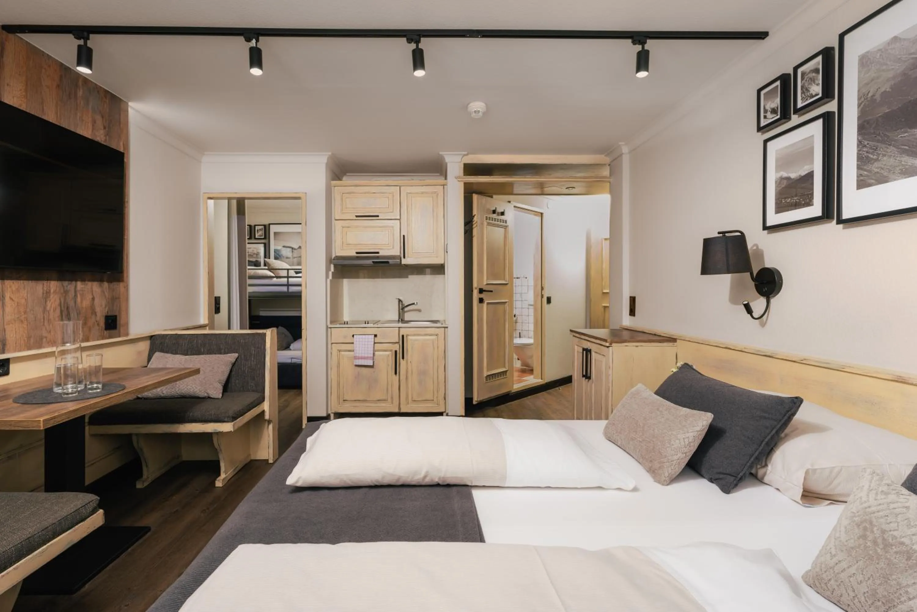 Kitchen or kitchenette, Bed in MONDI Hotel Axams