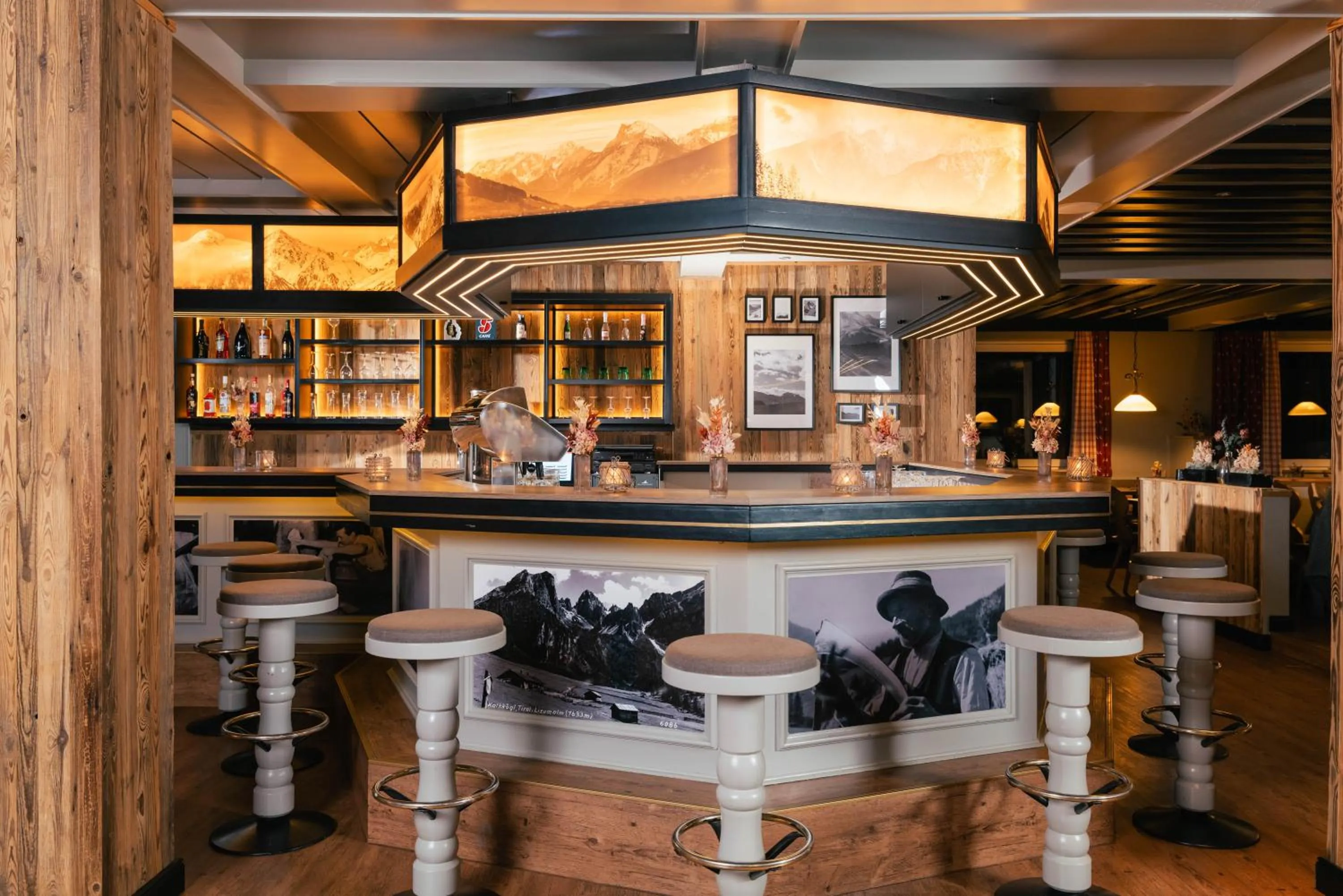 Lounge or bar in MONDI Hotel Axams