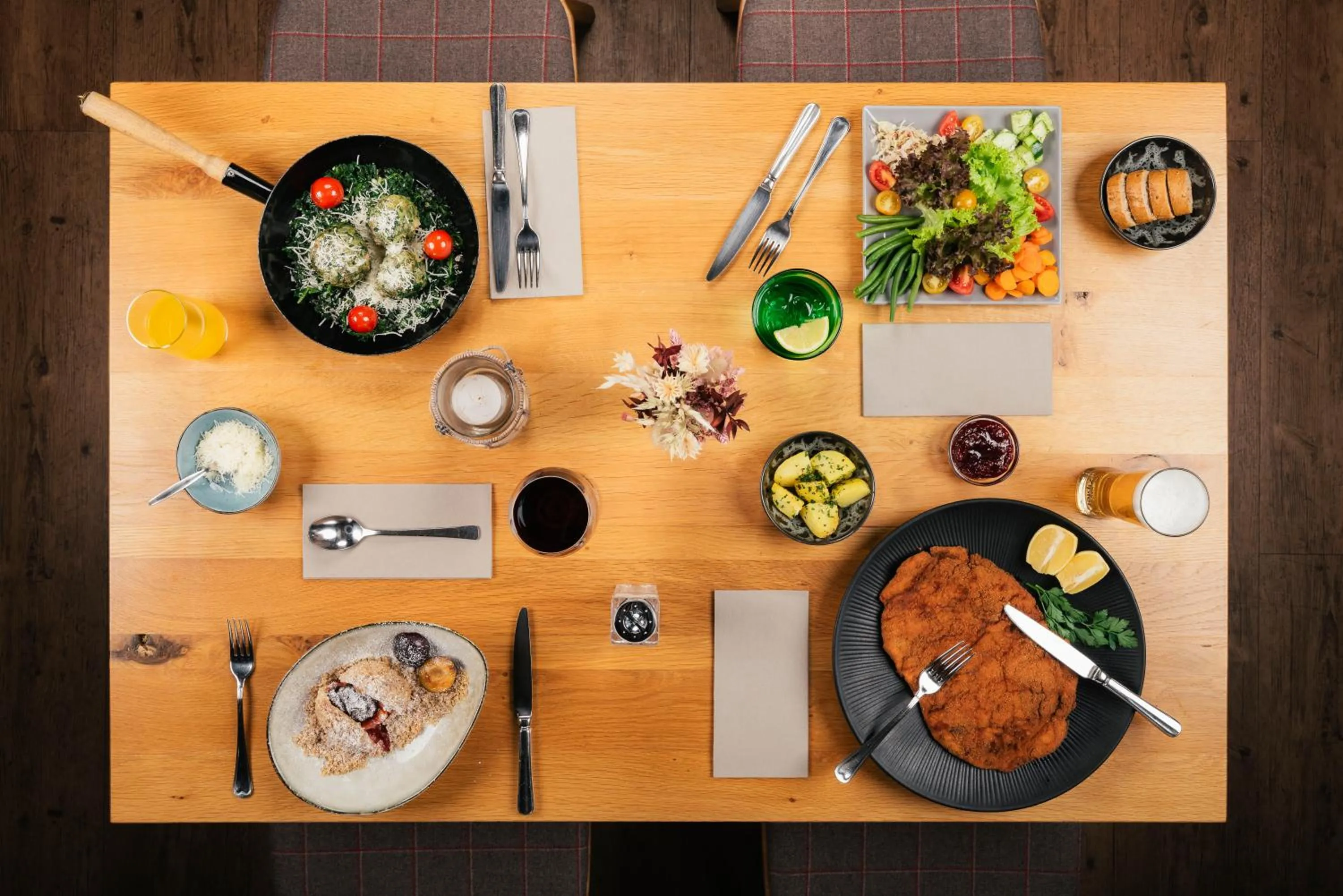 Restaurant/places to eat in MONDI Hotel Axams