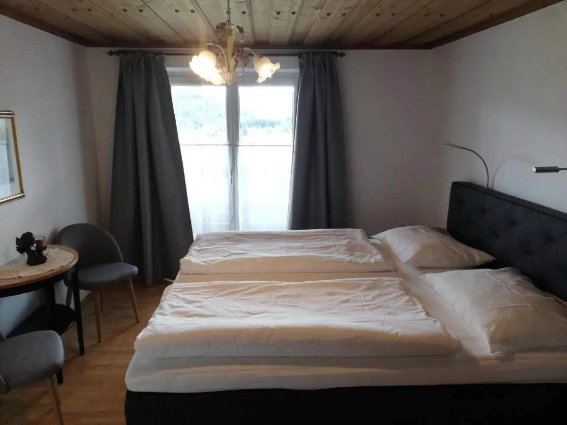 Bed in Appartements Ferienwohnungen Alpenblick