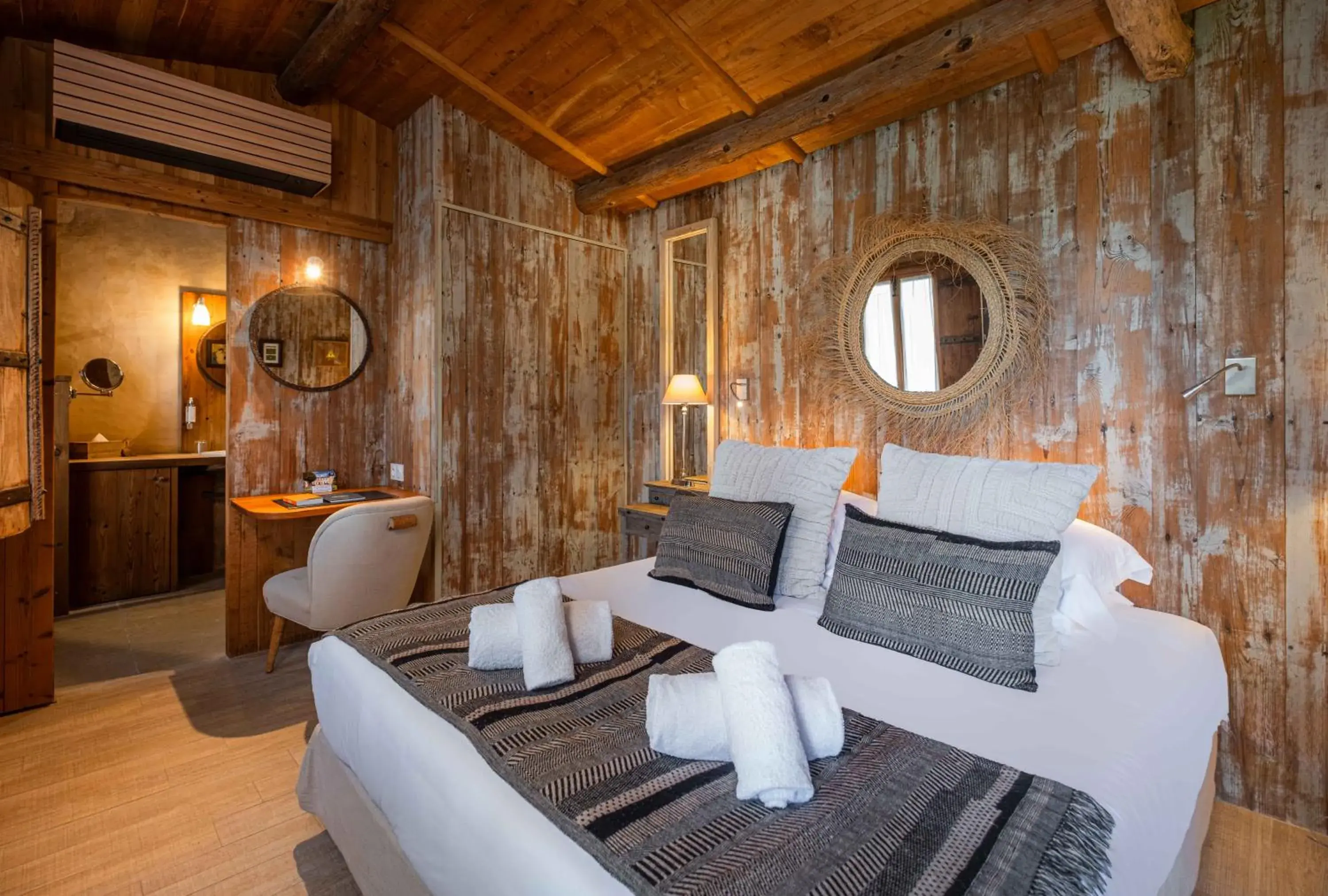 Double Room in La Baronnie Hôtel & Spa - Teritoria Double Room in La Baronnie Hôtel & Spa - Teritoria