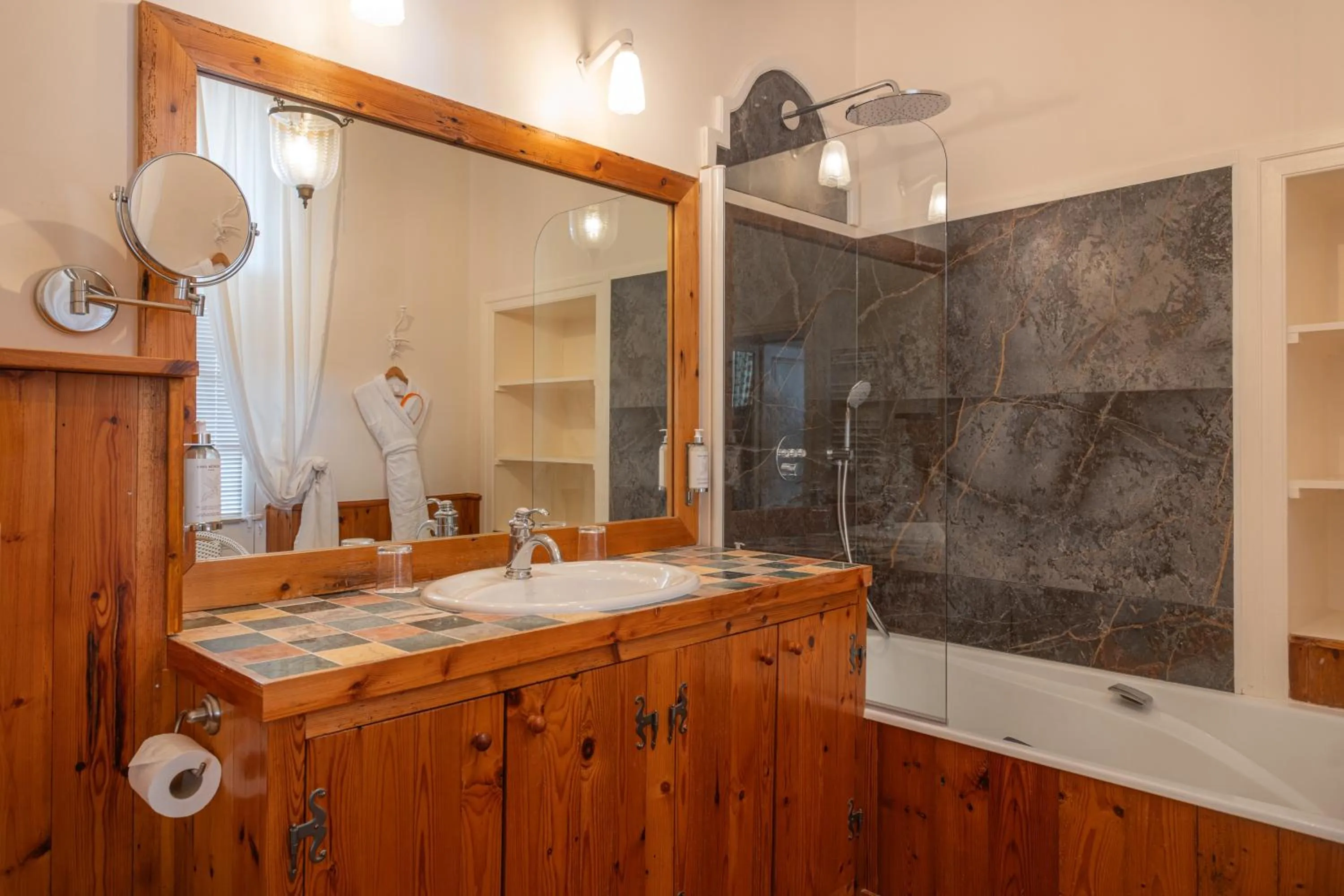 Bathroom in La Baronnie Hôtel & Spa - Teritoria