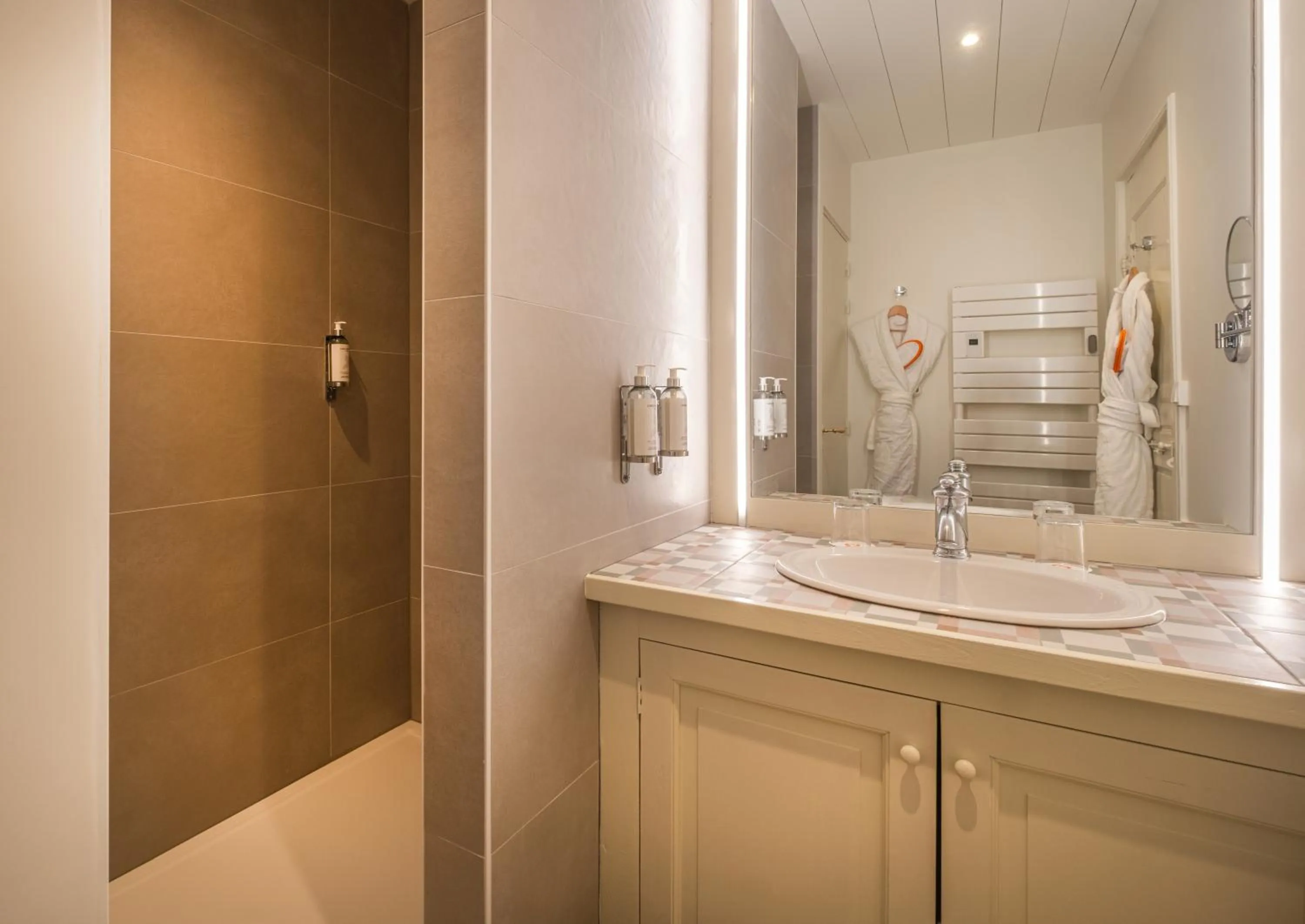 Shower in La Baronnie Hôtel & Spa - Teritoria