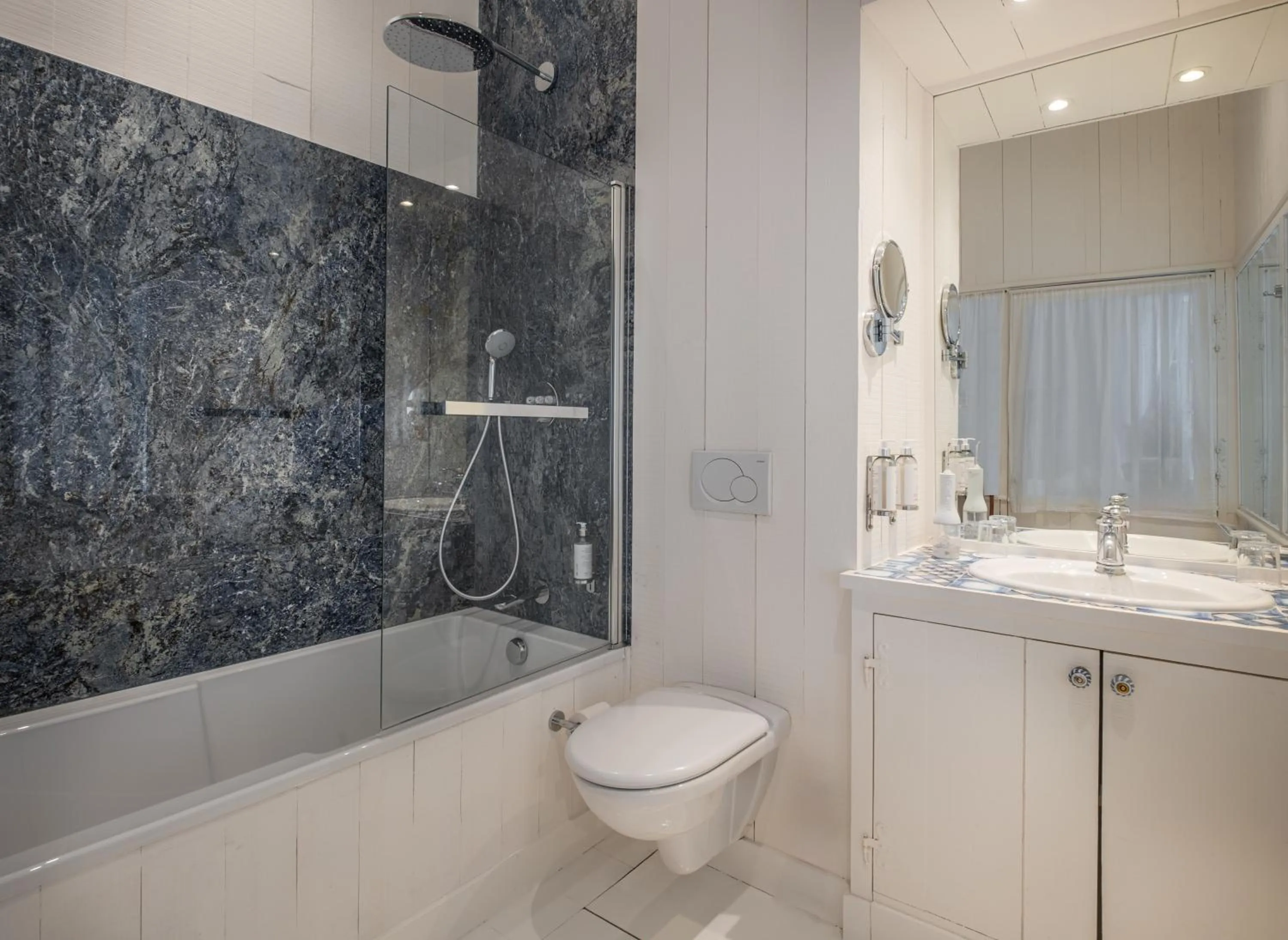 Shower in La Baronnie Hôtel & Spa - Teritoria