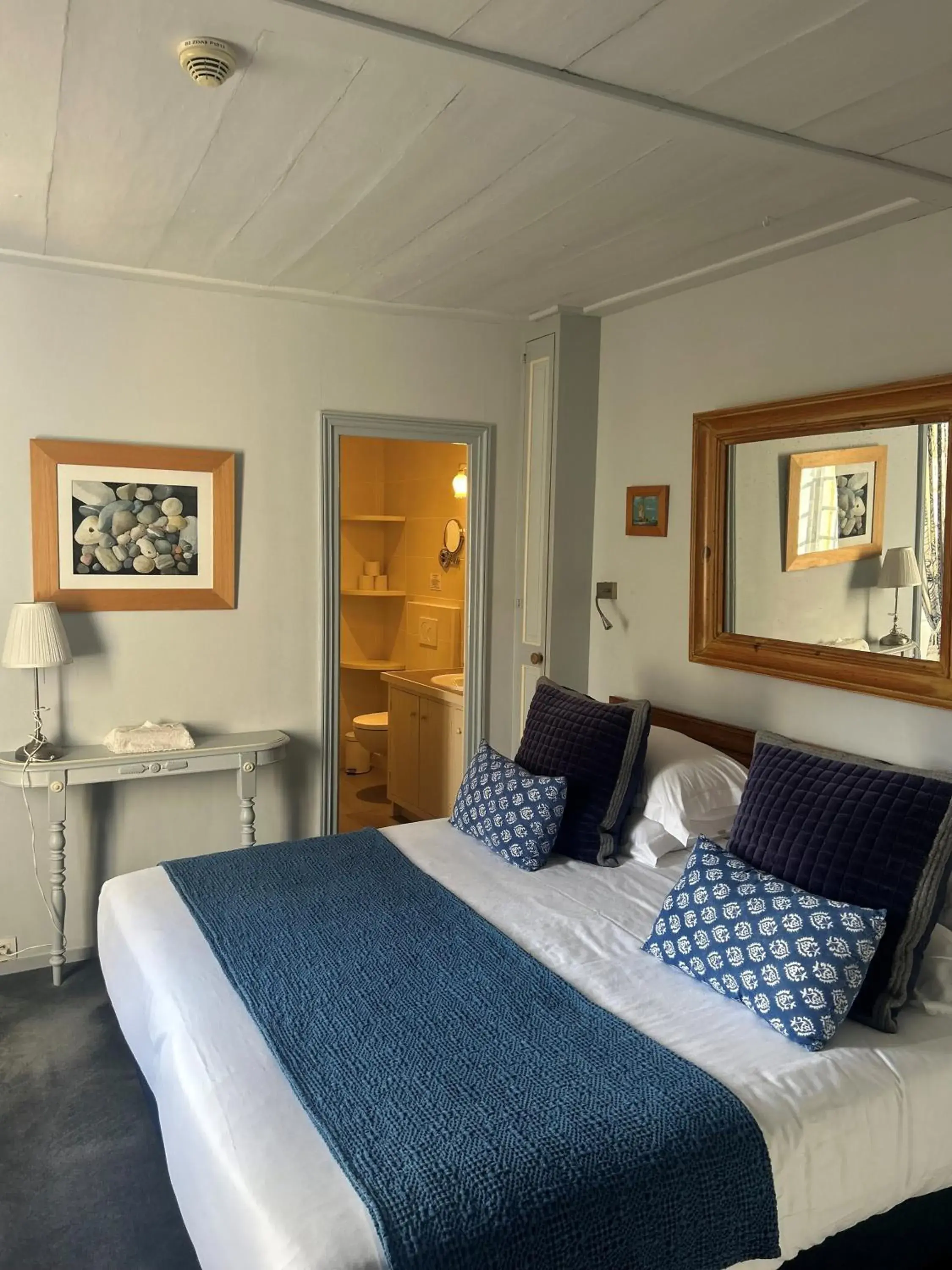 Family Room (2 Adults + 1 Child) in La Baronnie Hôtel & Spa - Teritoria Family Room (2 Adults + 1 Child) in La Baronnie Hôtel & Spa - Teritoria