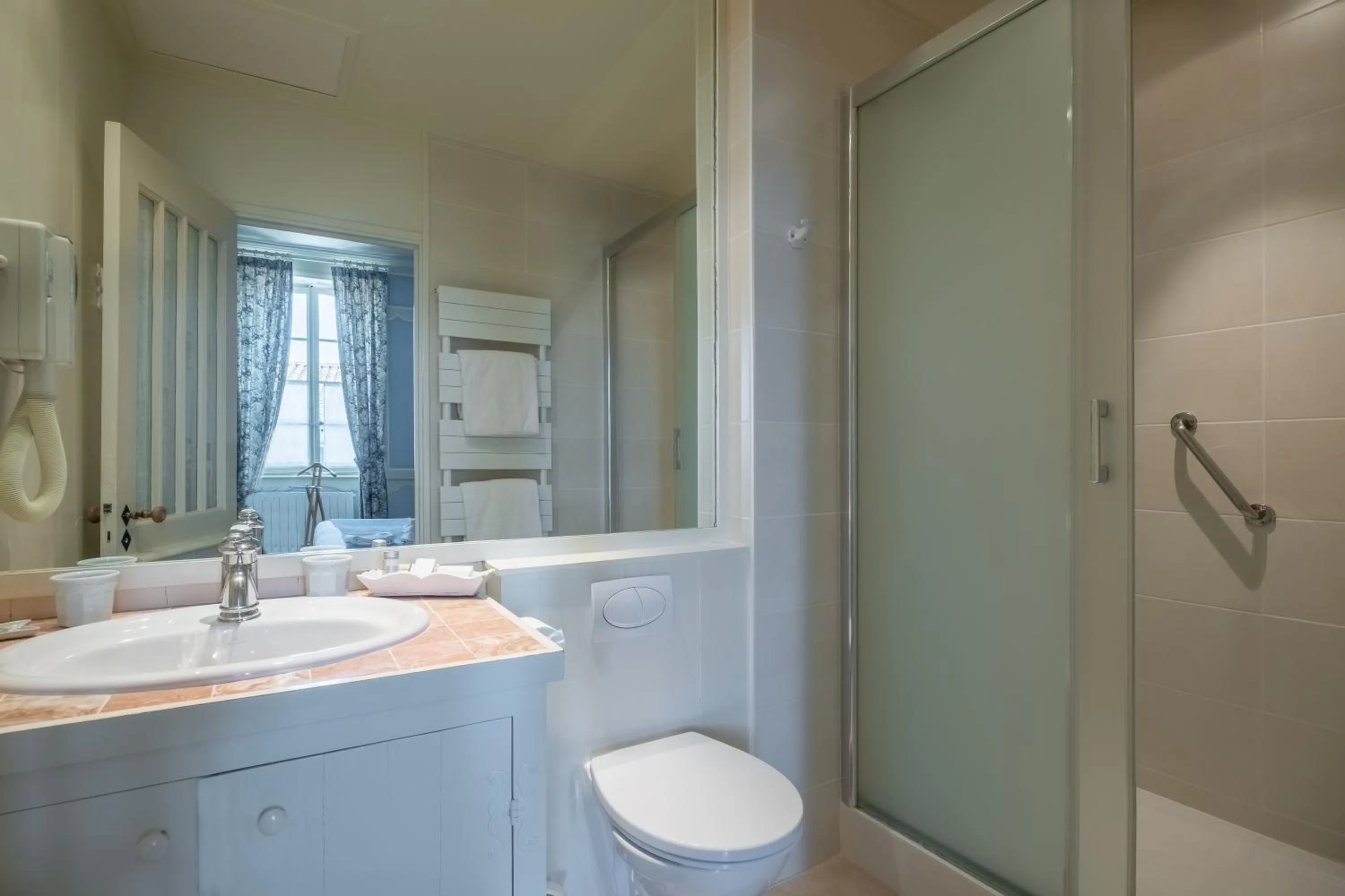 Bathroom in La Baronnie Hôtel & Spa - Teritoria