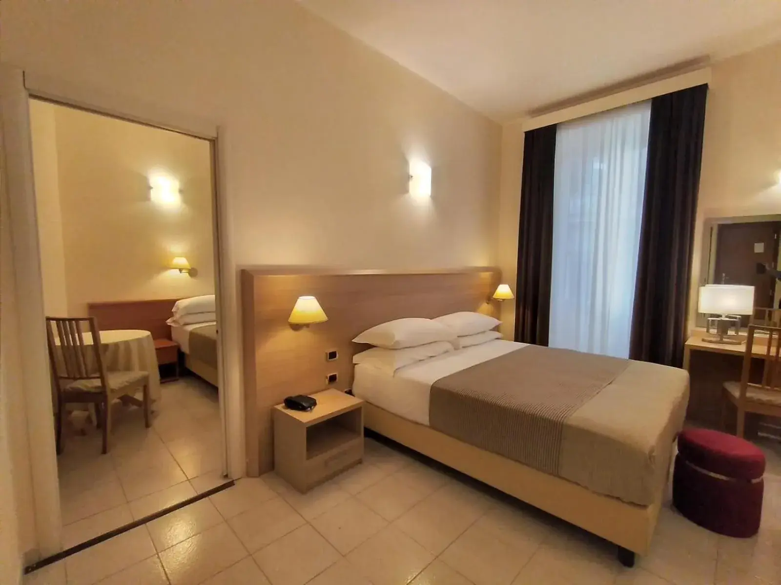 Superior Quadruple Room in Hotel Principe Eugenio Superior Quadruple Room in Hotel Principe Eugenio