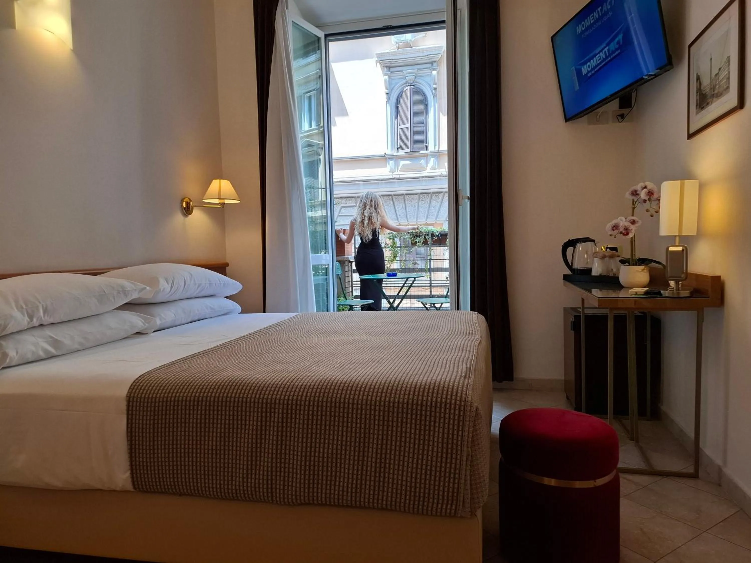 Balcony/Terrace, Bed in Hotel Principe Eugenio