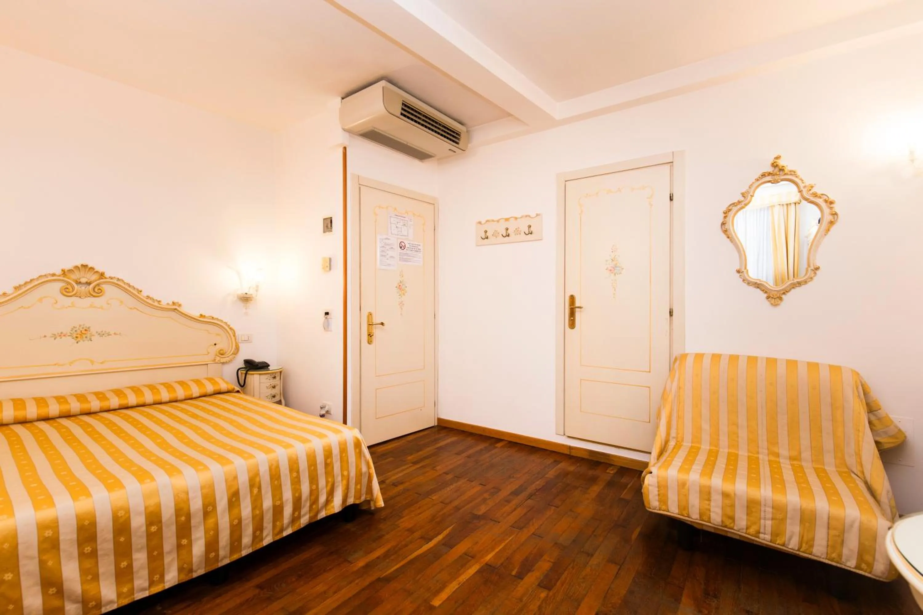 Photo of the whole room, Bed in Casa Sul Molo