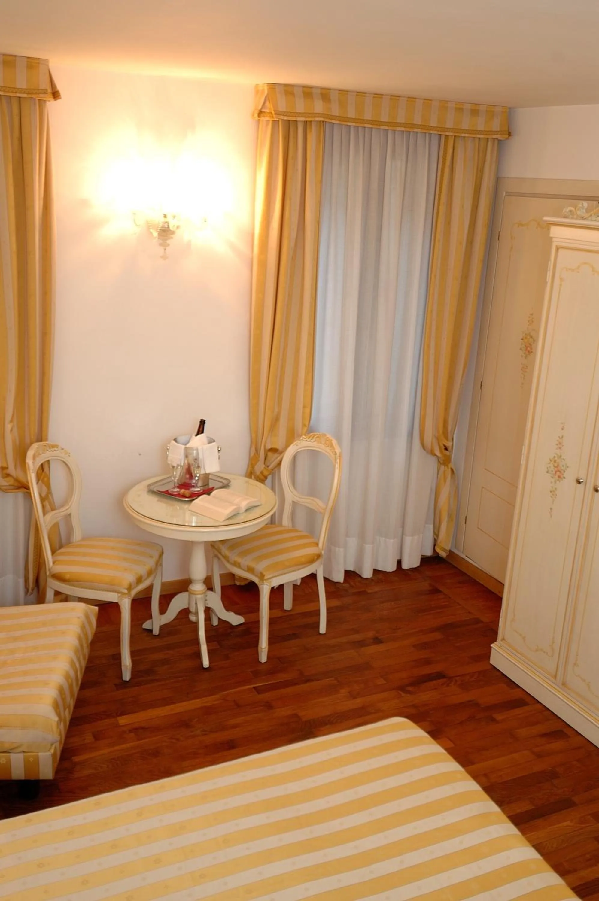 Decorative detail, Bed in Casa Sul Molo