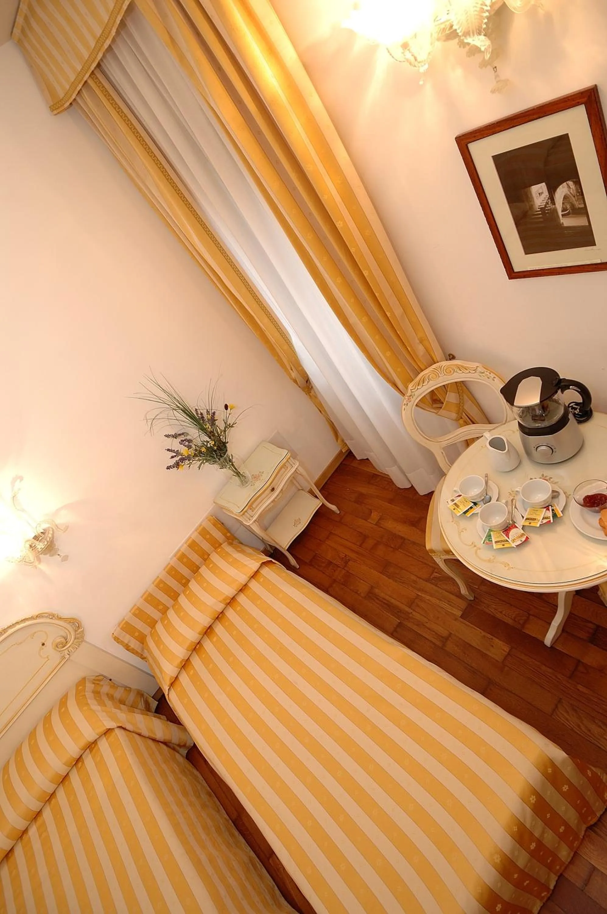 Photo of the whole room in Casa Sul Molo