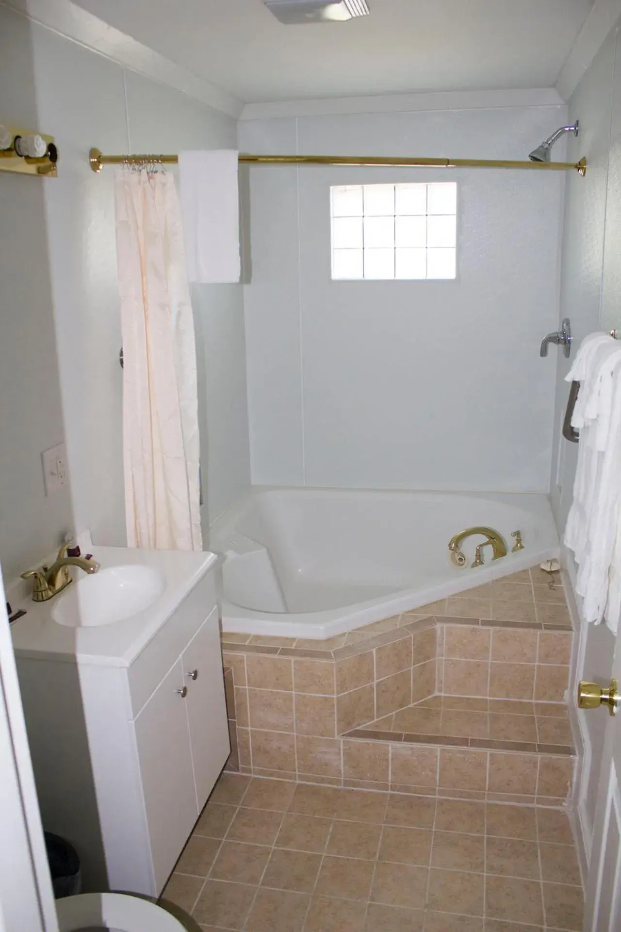 Deluxe Single Room - single occupancy in Budget Inn Deluxe Single Room - single occupancy in Budget Inn