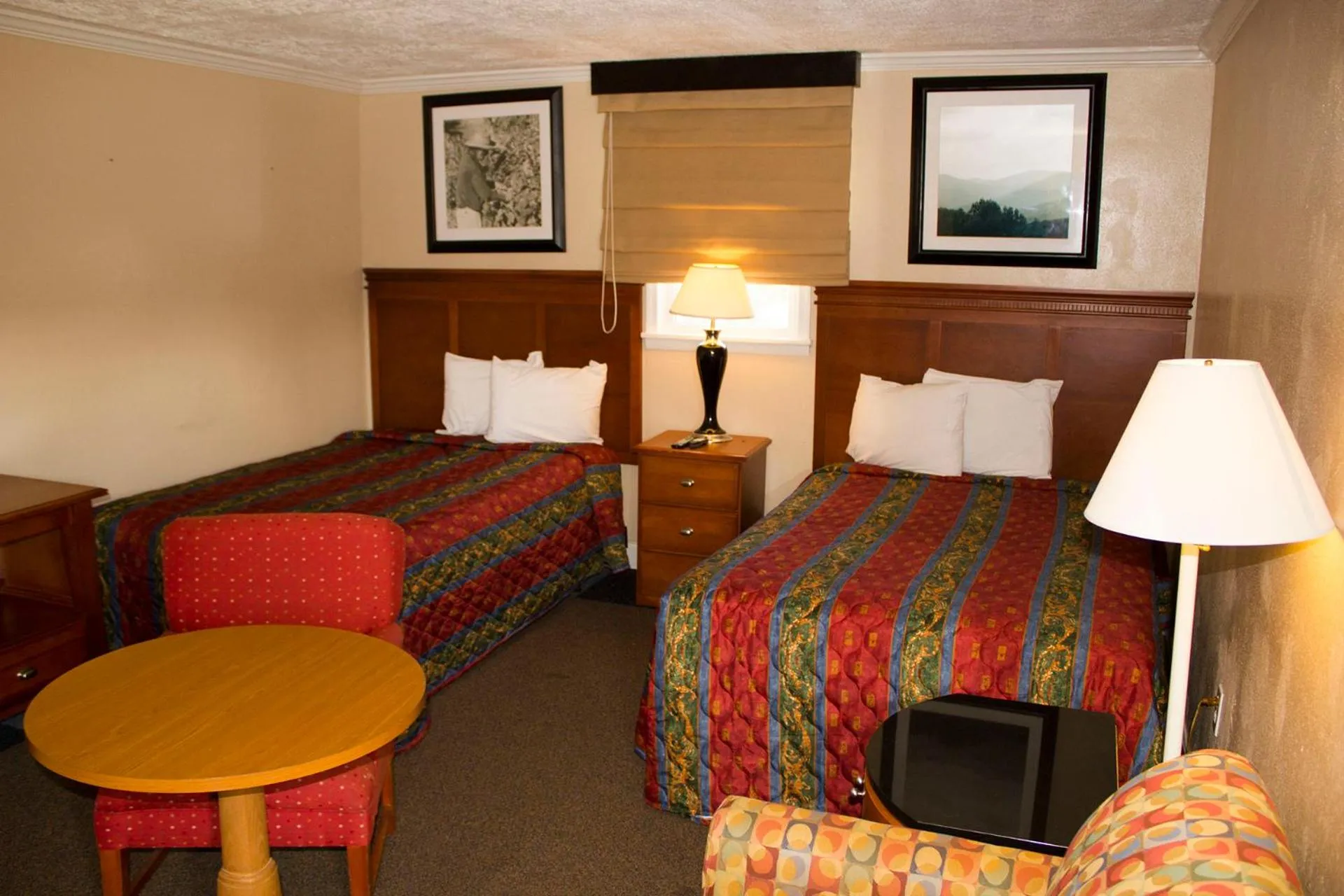 Bedroom, Bed in Budget Inn