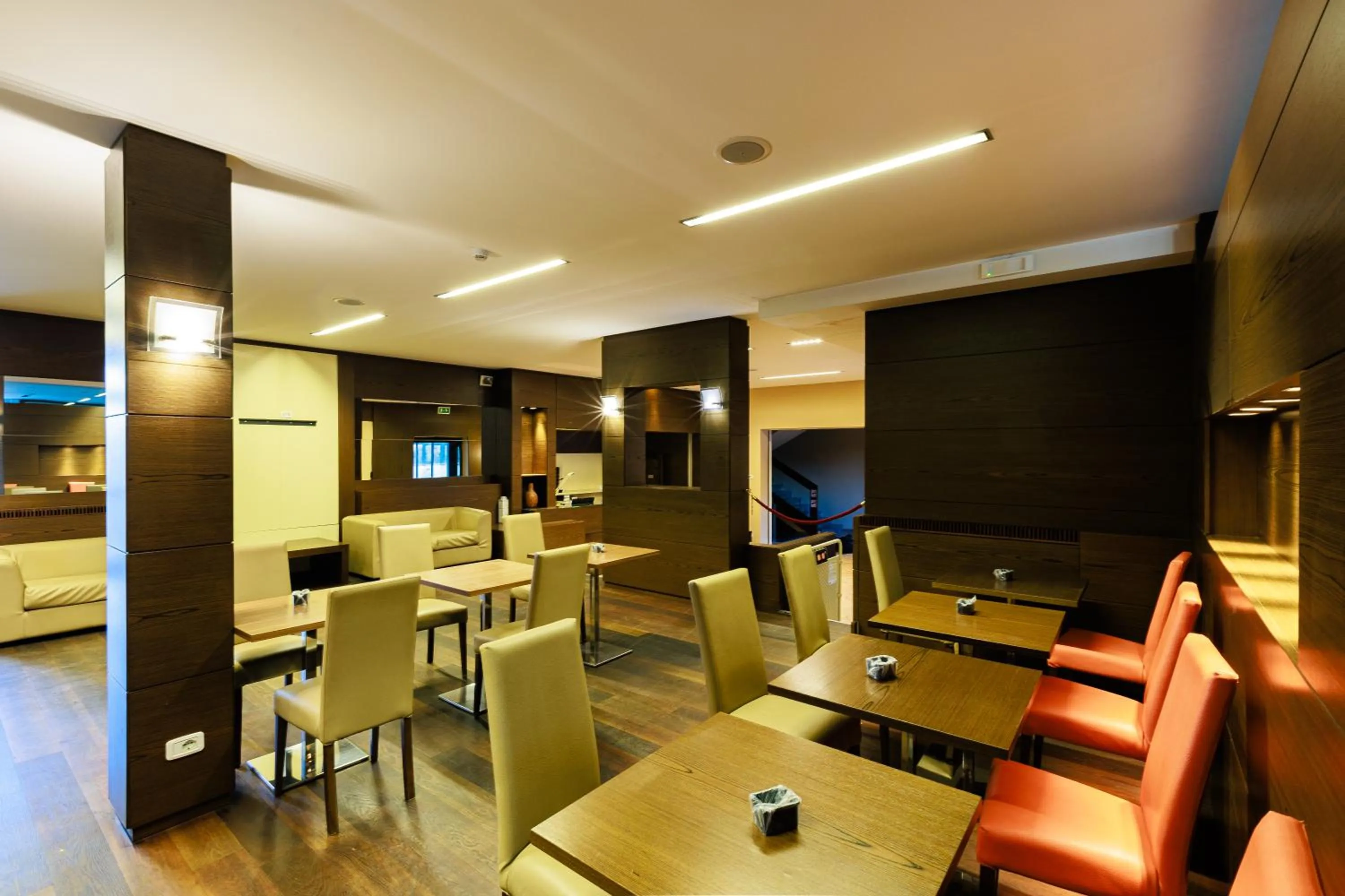 Lounge or bar in Hotel Villa Delle Rose - Malpensa