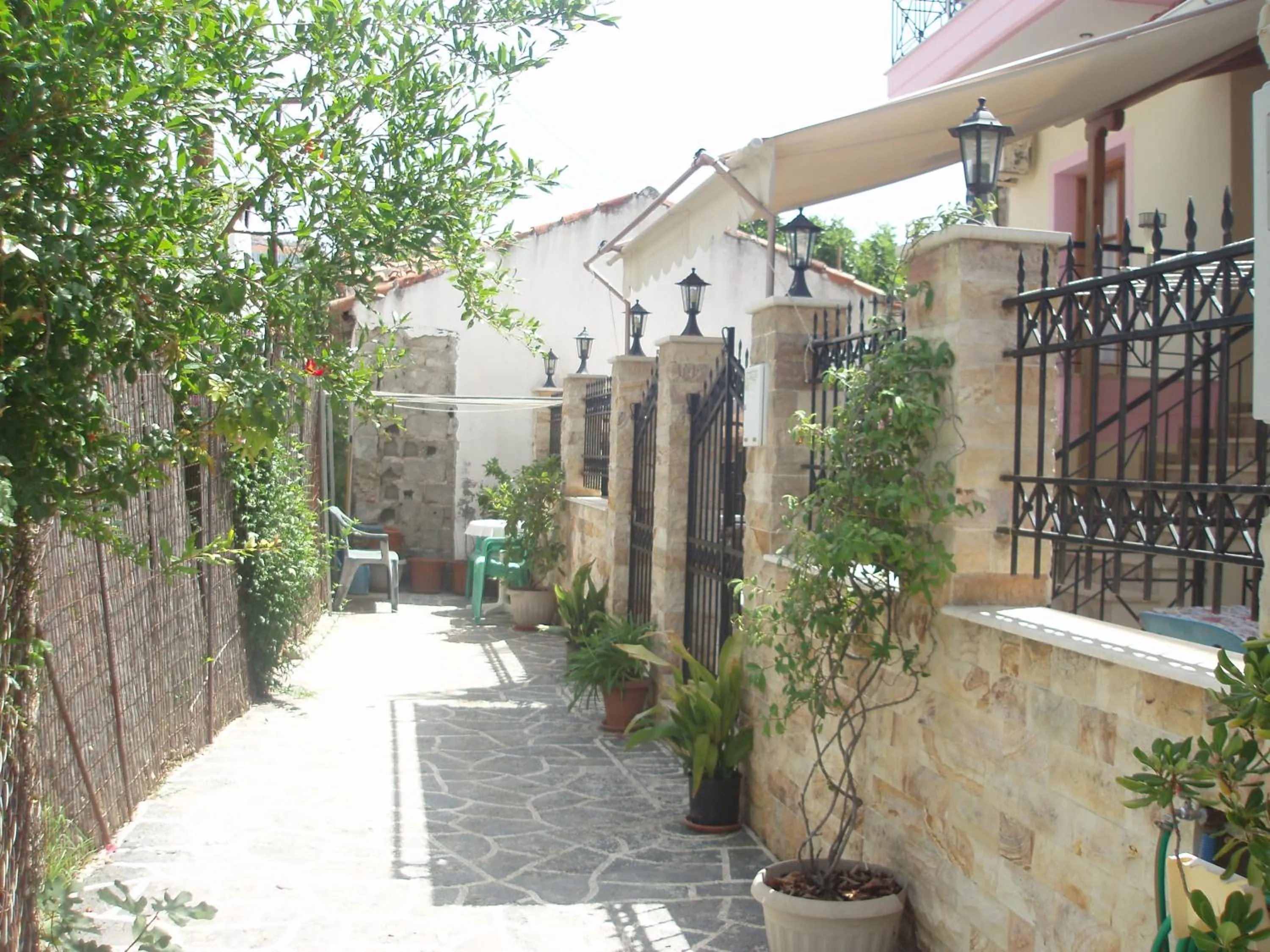 Street view in Hellen Studios