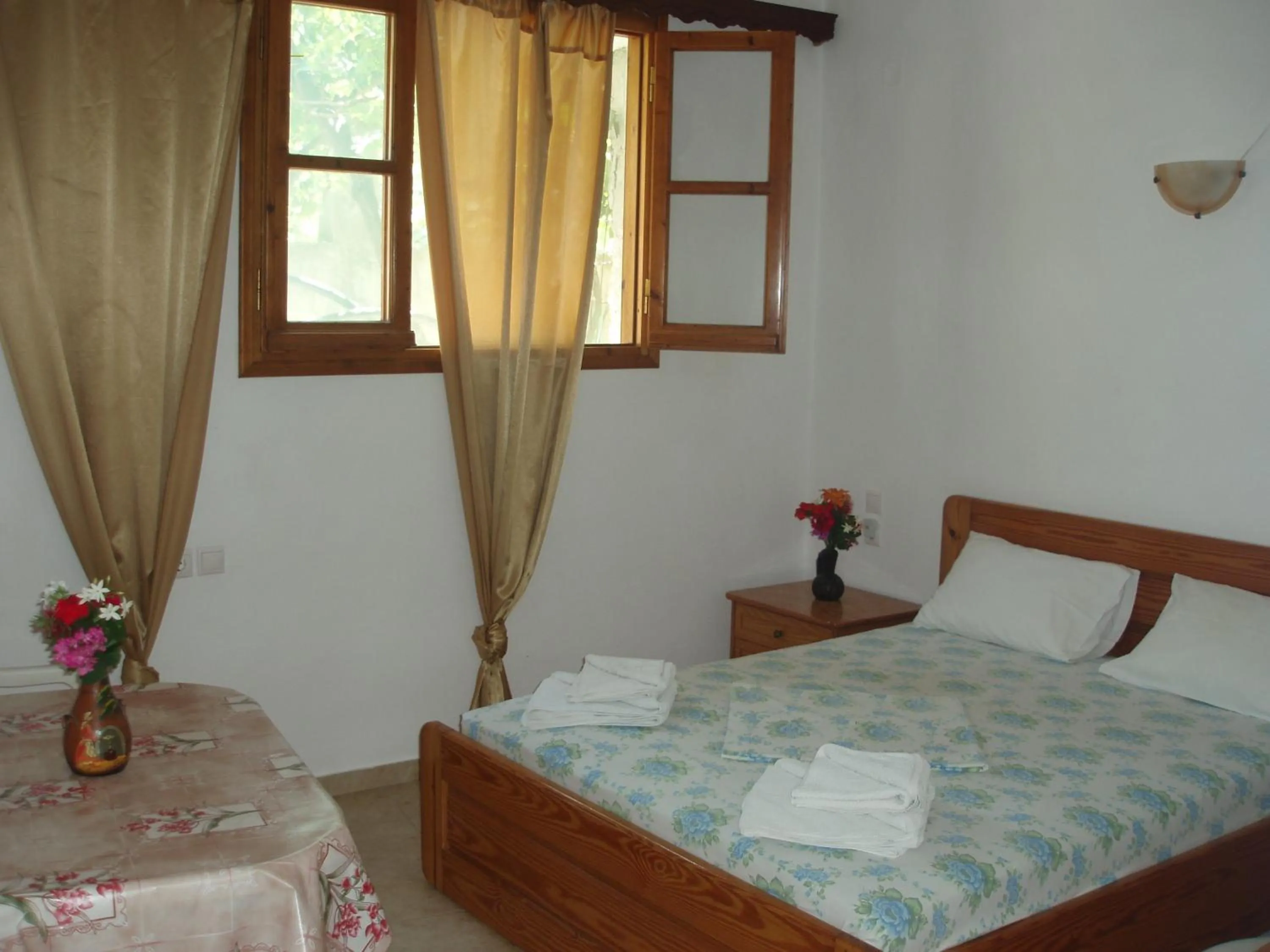 Bedroom, Bed in Hellen Studios