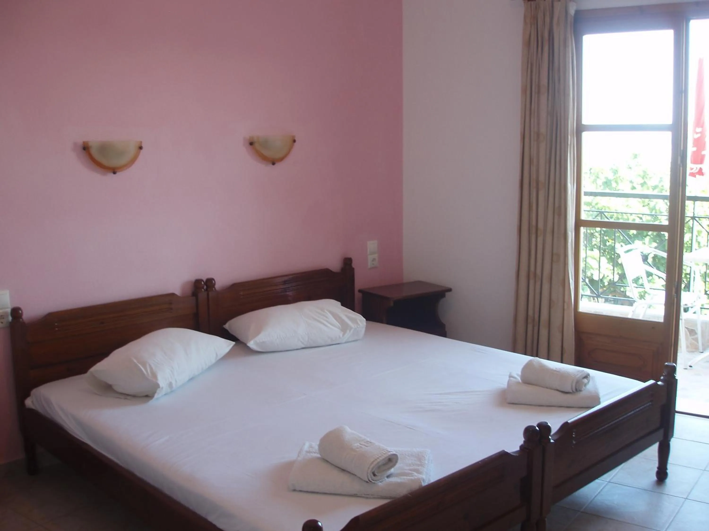 Bedroom, Bed in Hellen Studios