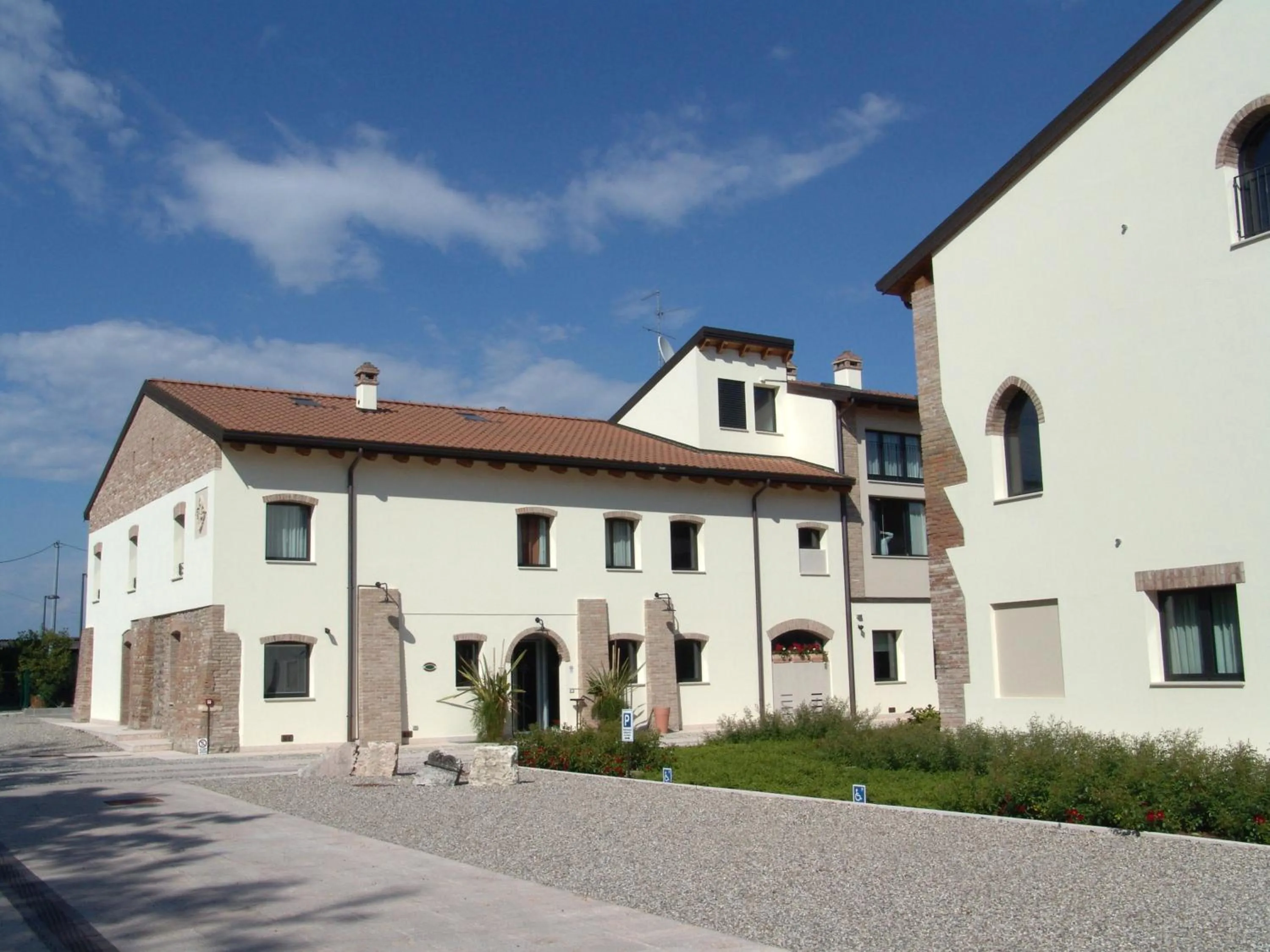 Property building in Corte Della Rocca Bassa