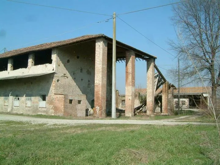 Property building in Corte Della Rocca Bassa