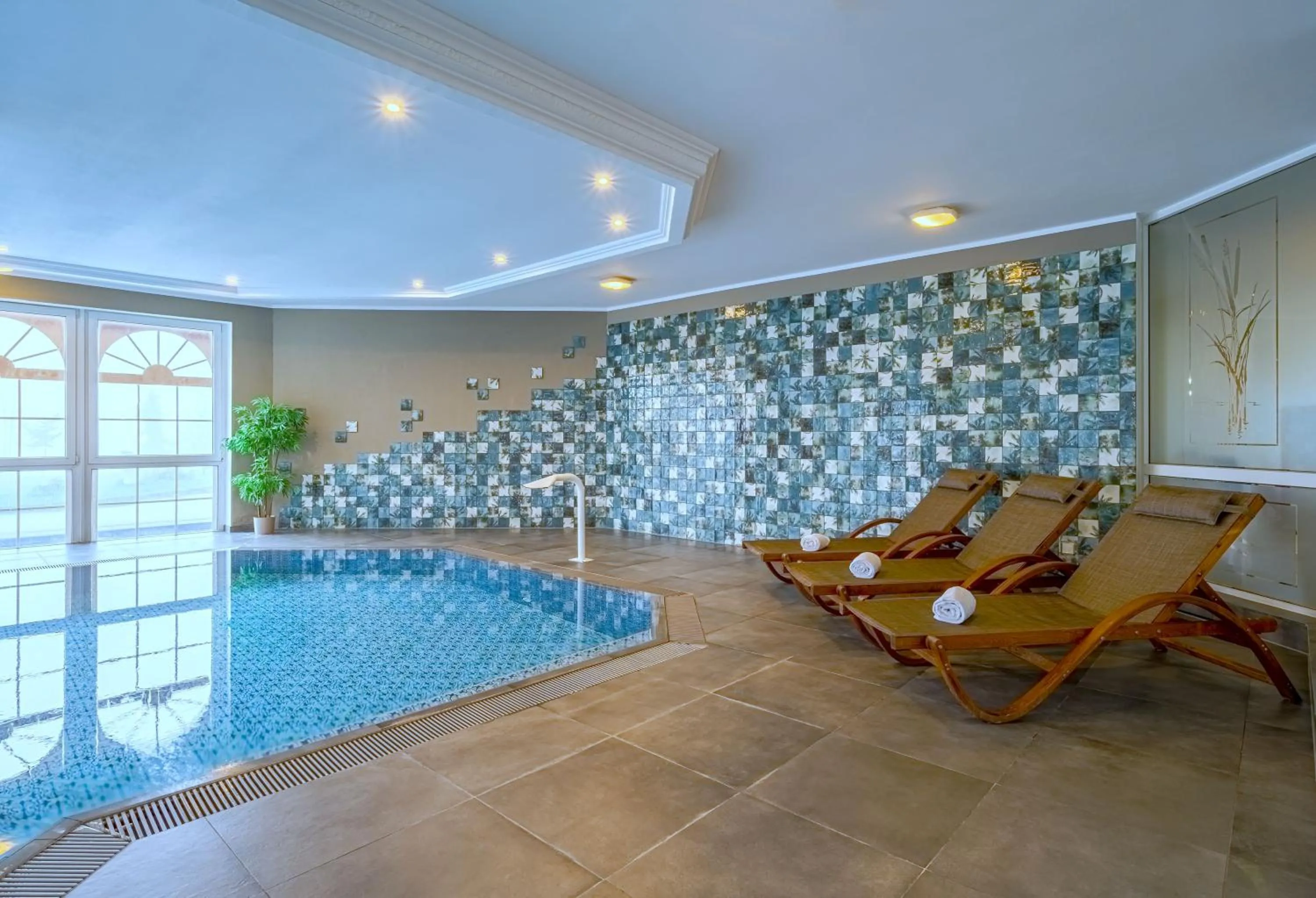 Swimming pool in Hotel Kammweg