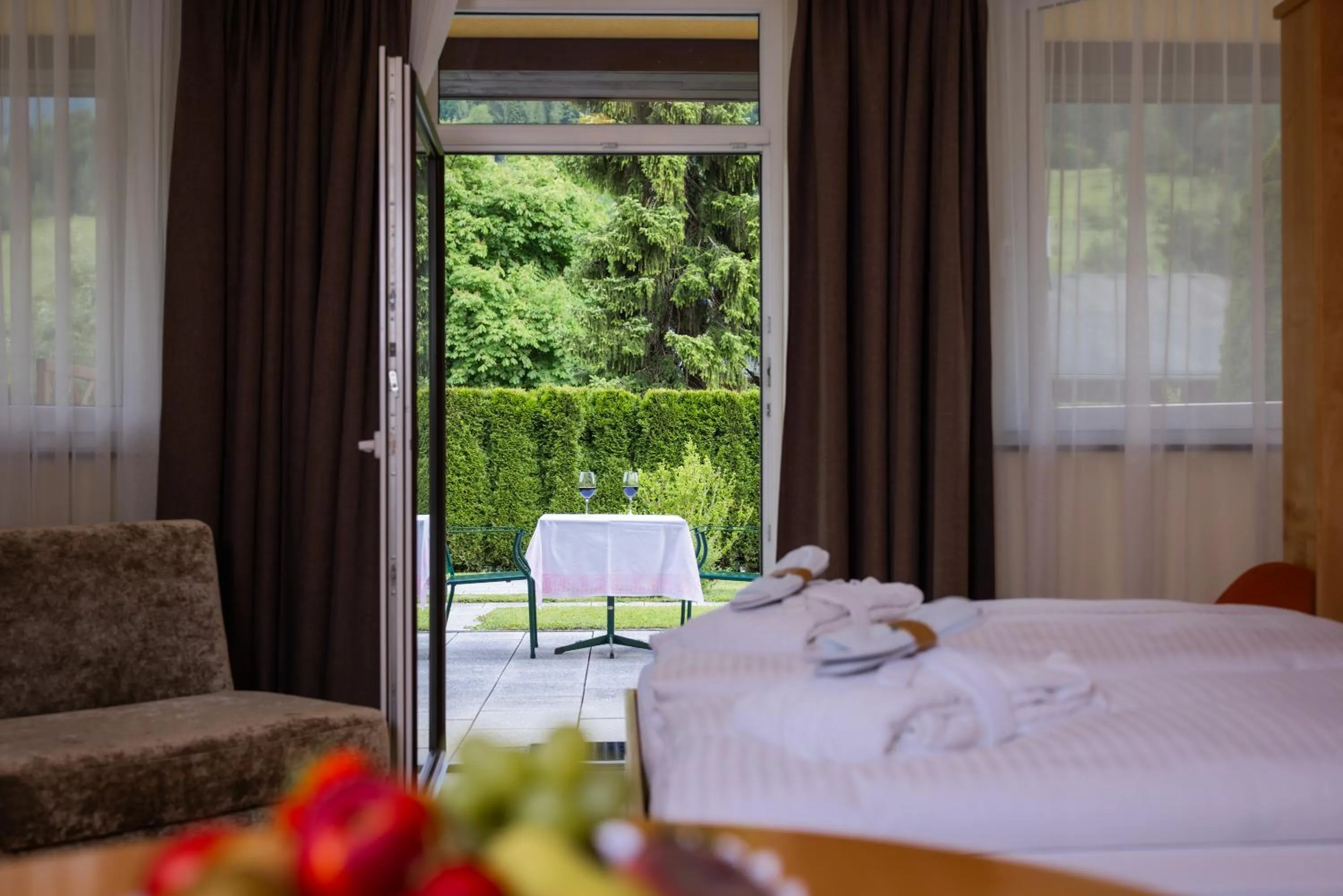 Garden view, Bed in Alpine Spa Residence