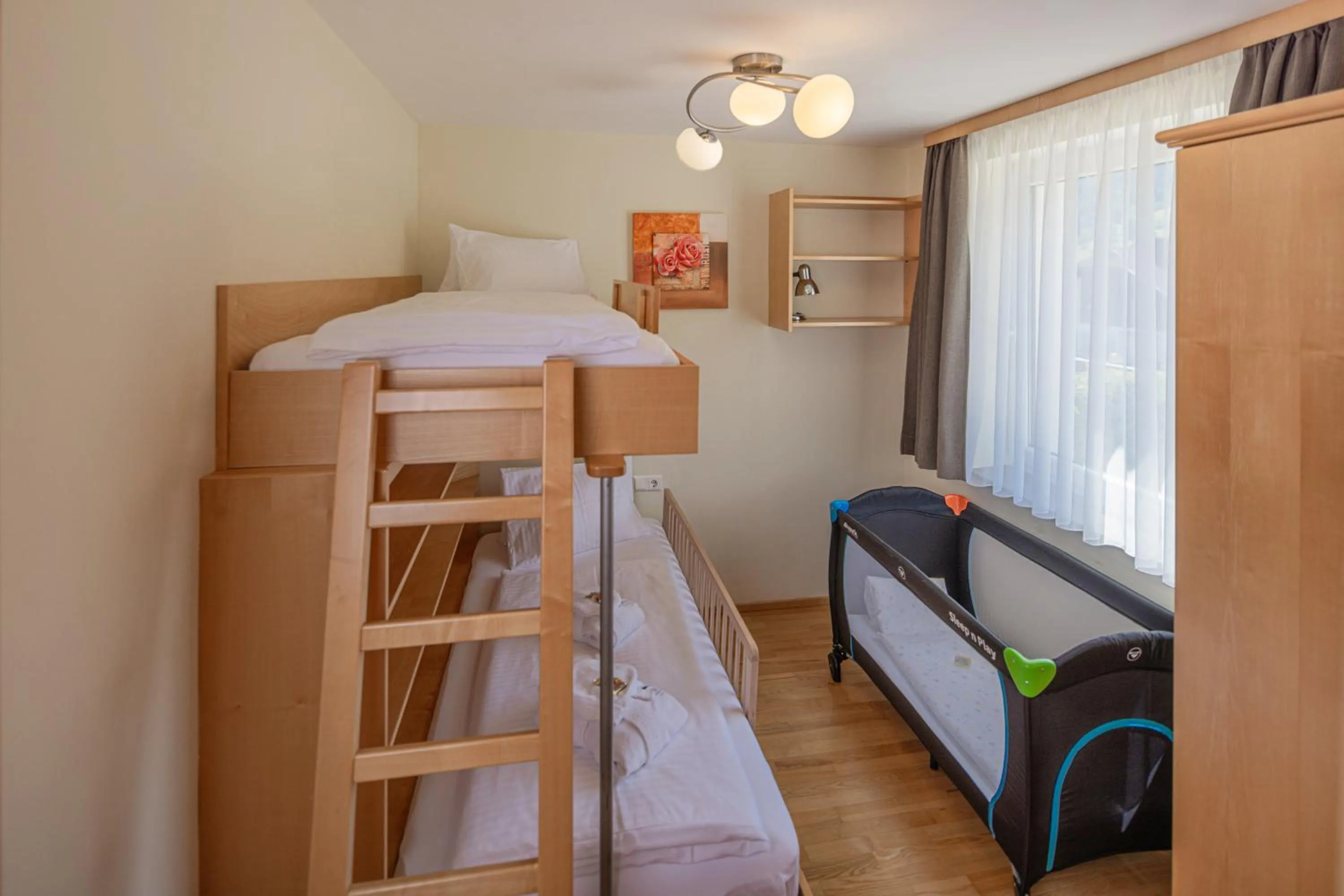 cot, Bed in Alpine Spa Residence