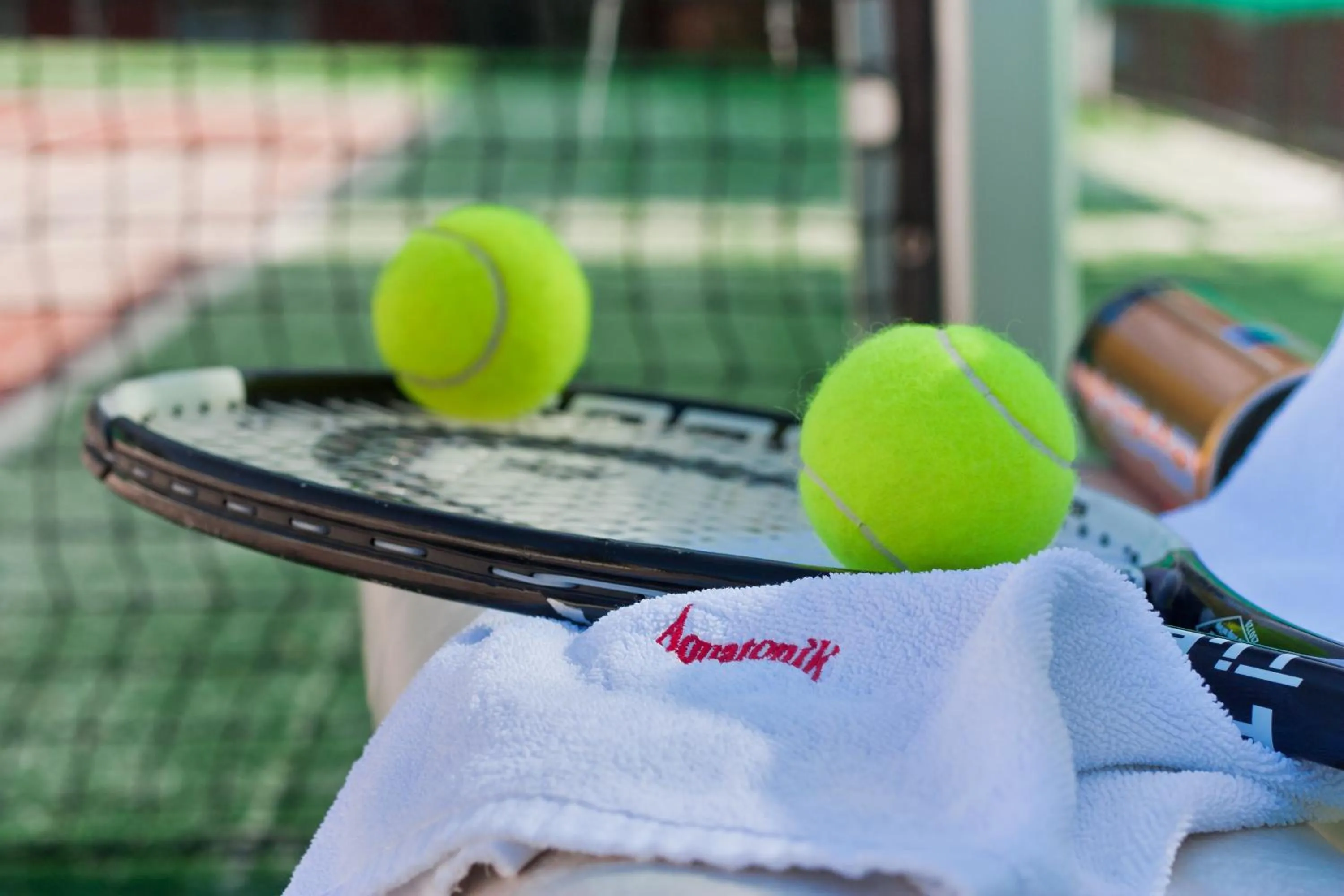 Tennis court in Balneo Complex & Spa Aquatonik