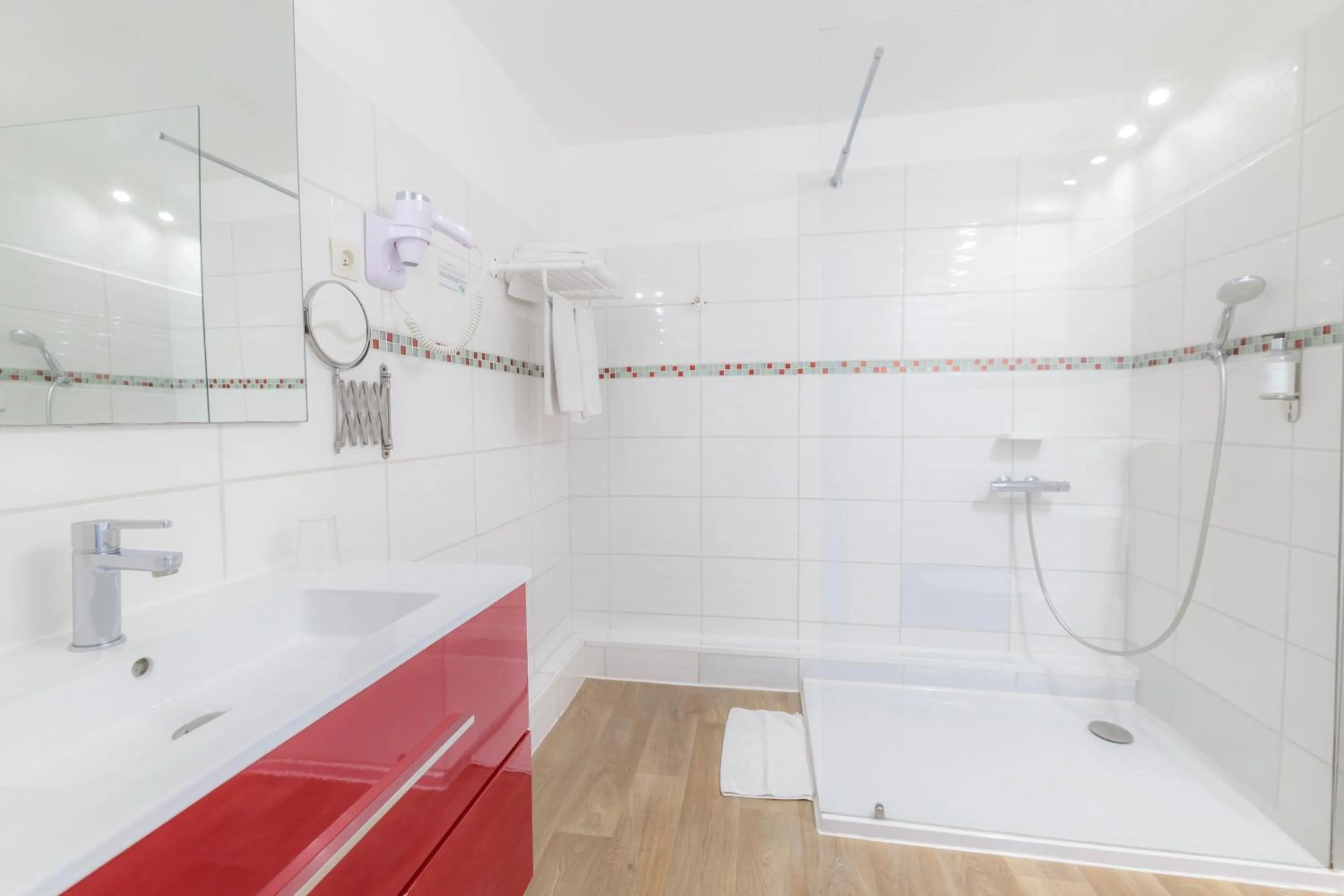 Shower in Hotel Belle Vue Royan