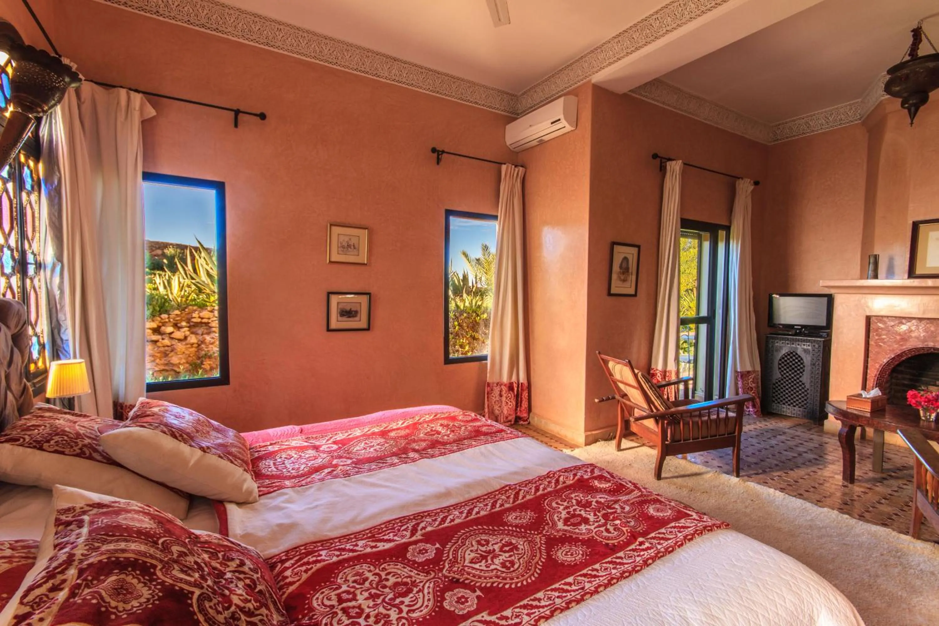 Decorative detail, Bed in Kasbah Tabelkoukt