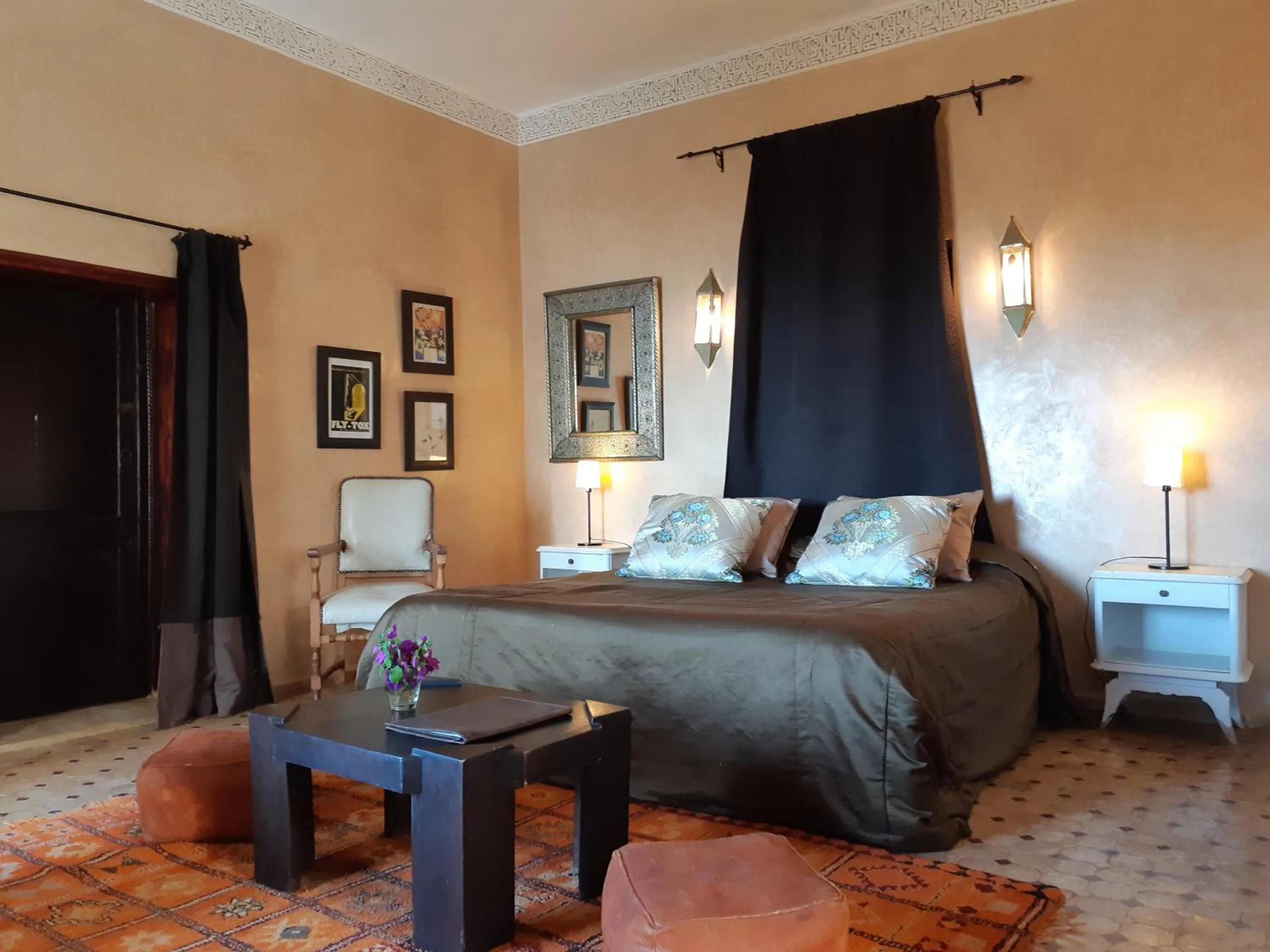 Photo of the whole room, Bed in Kasbah Tabelkoukt