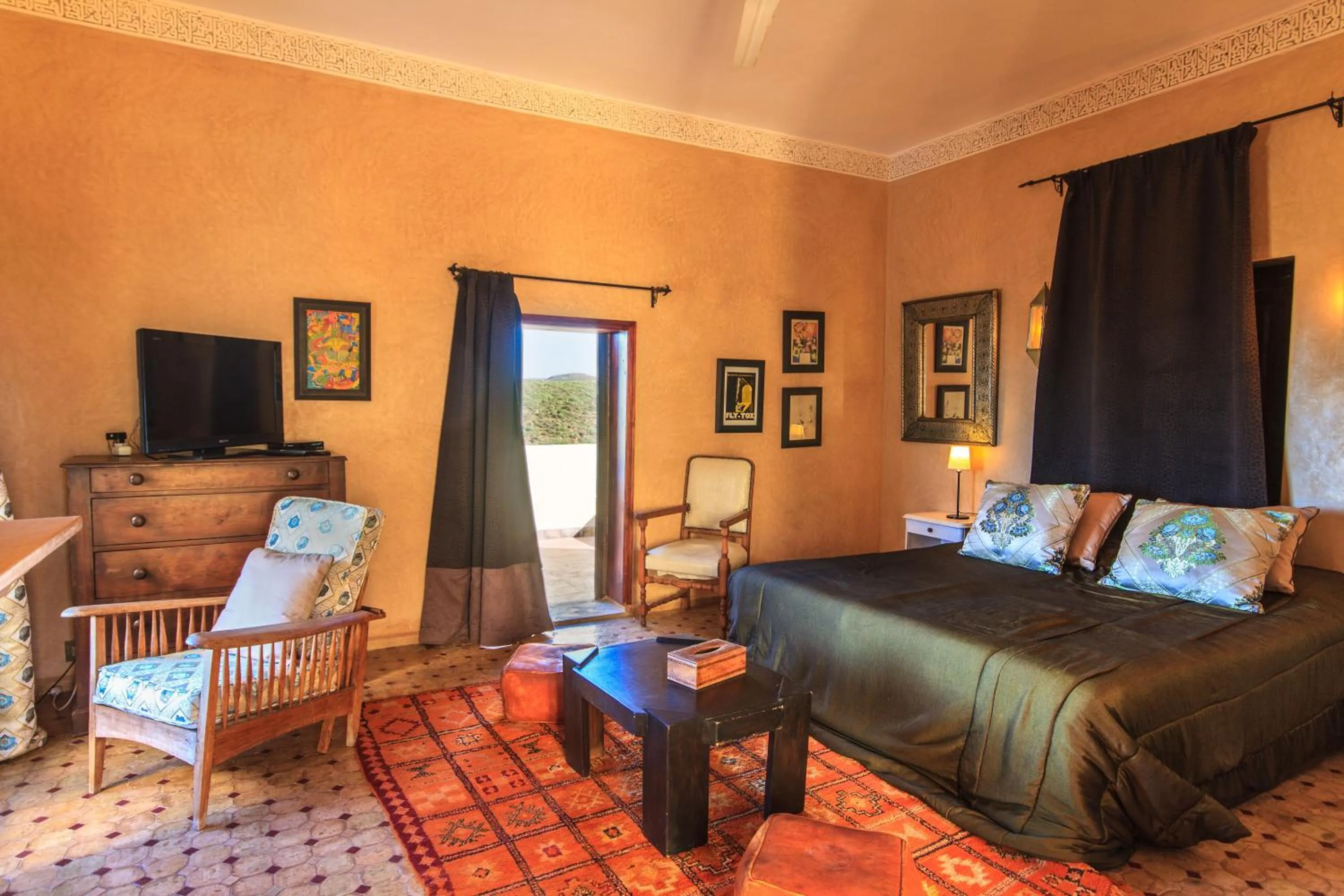 Photo of the whole room, Bed in Kasbah Tabelkoukt
