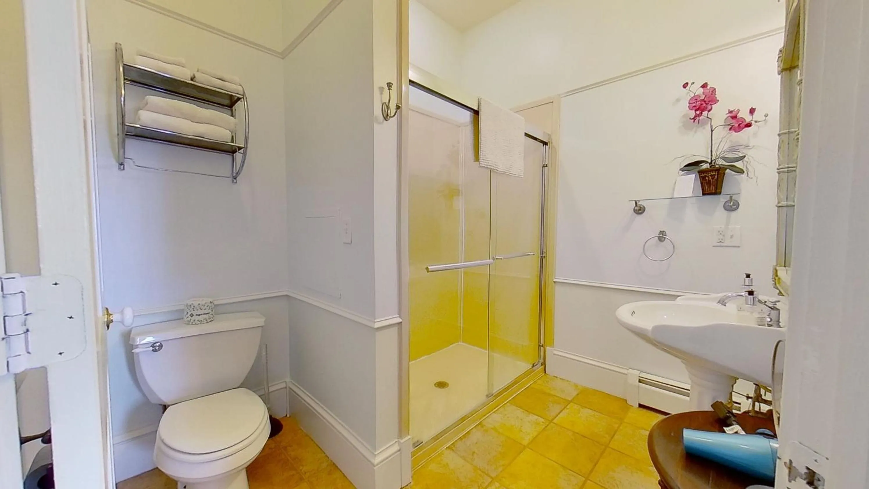 Bathroom in John Joseph Inn