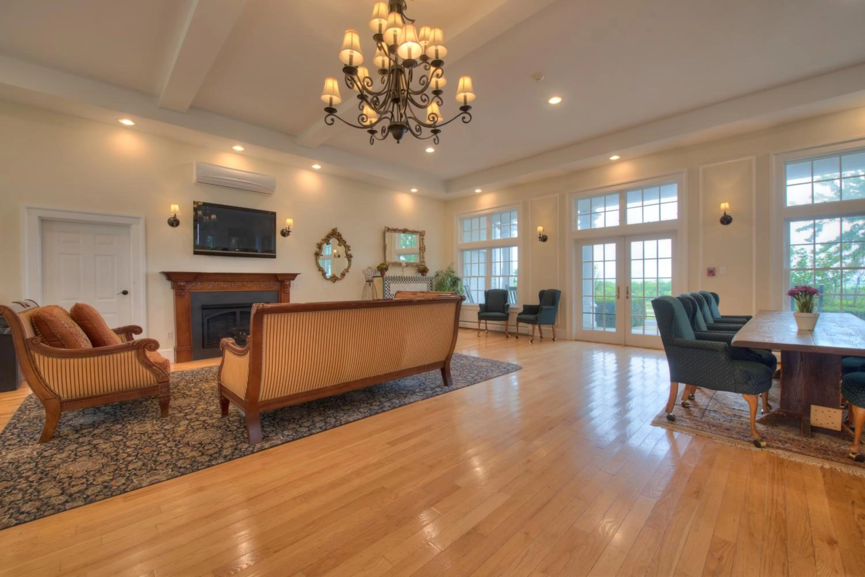 Communal lounge/ TV room in John Joseph Inn