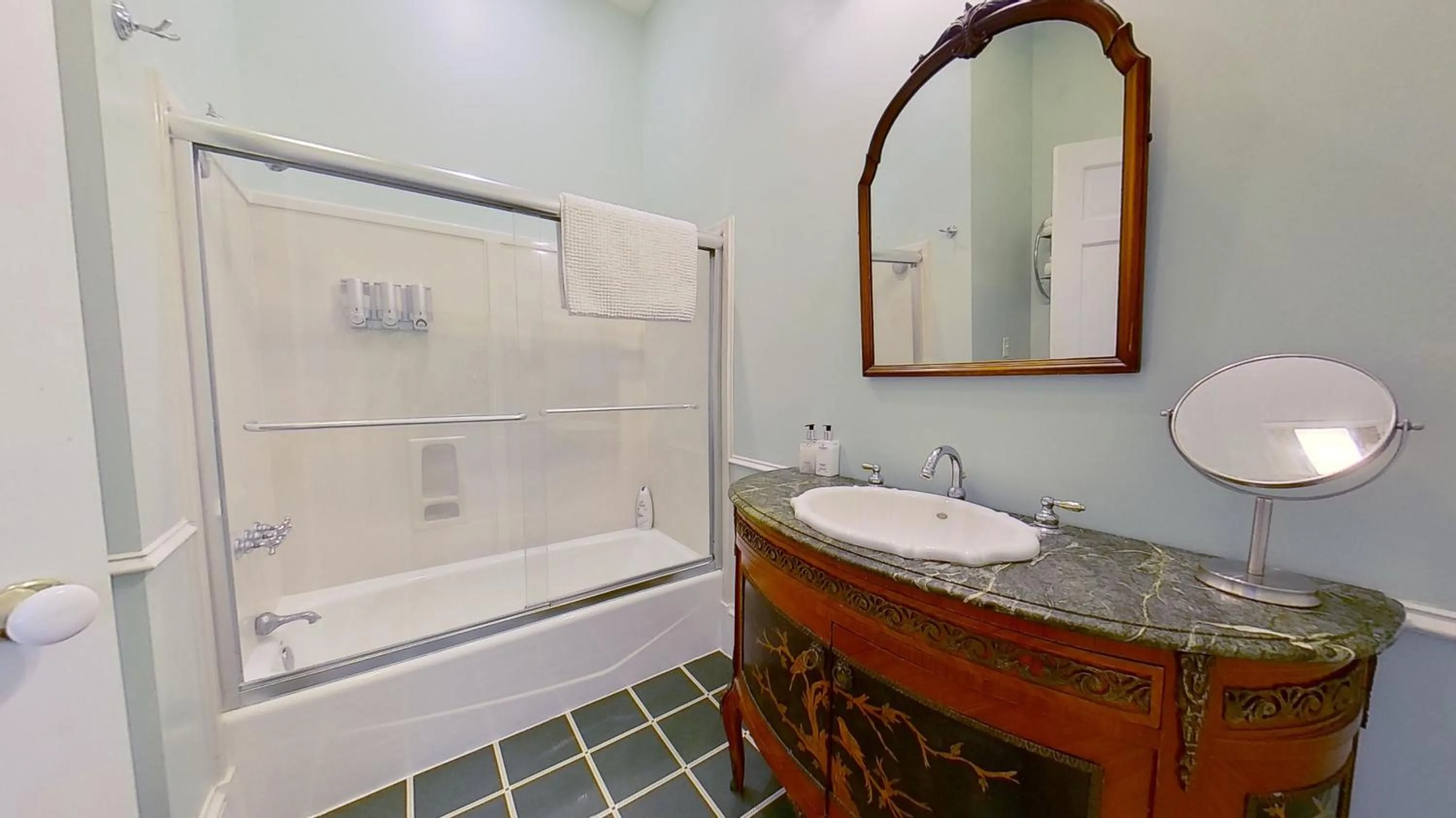 Bathroom in John Joseph Inn