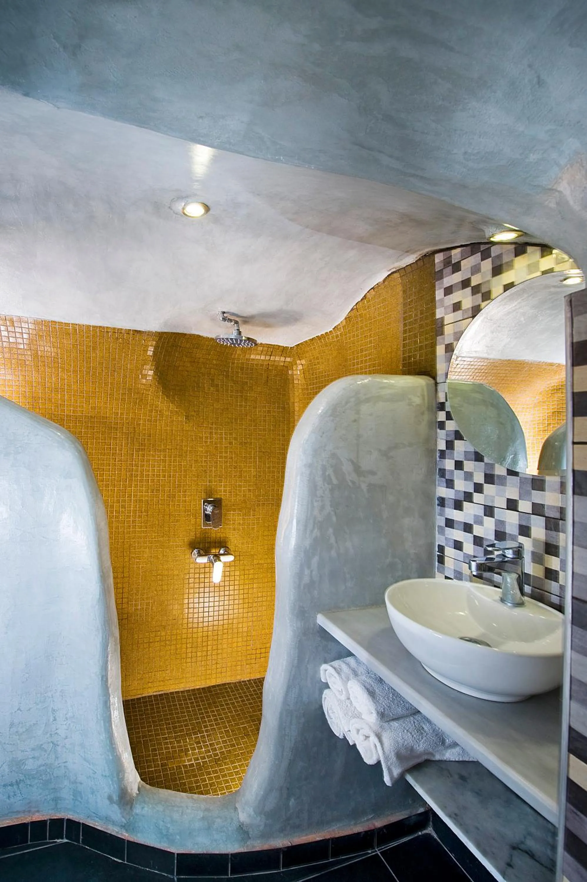 Bathroom in Katerina's Castle - Caldera Cave Hotel