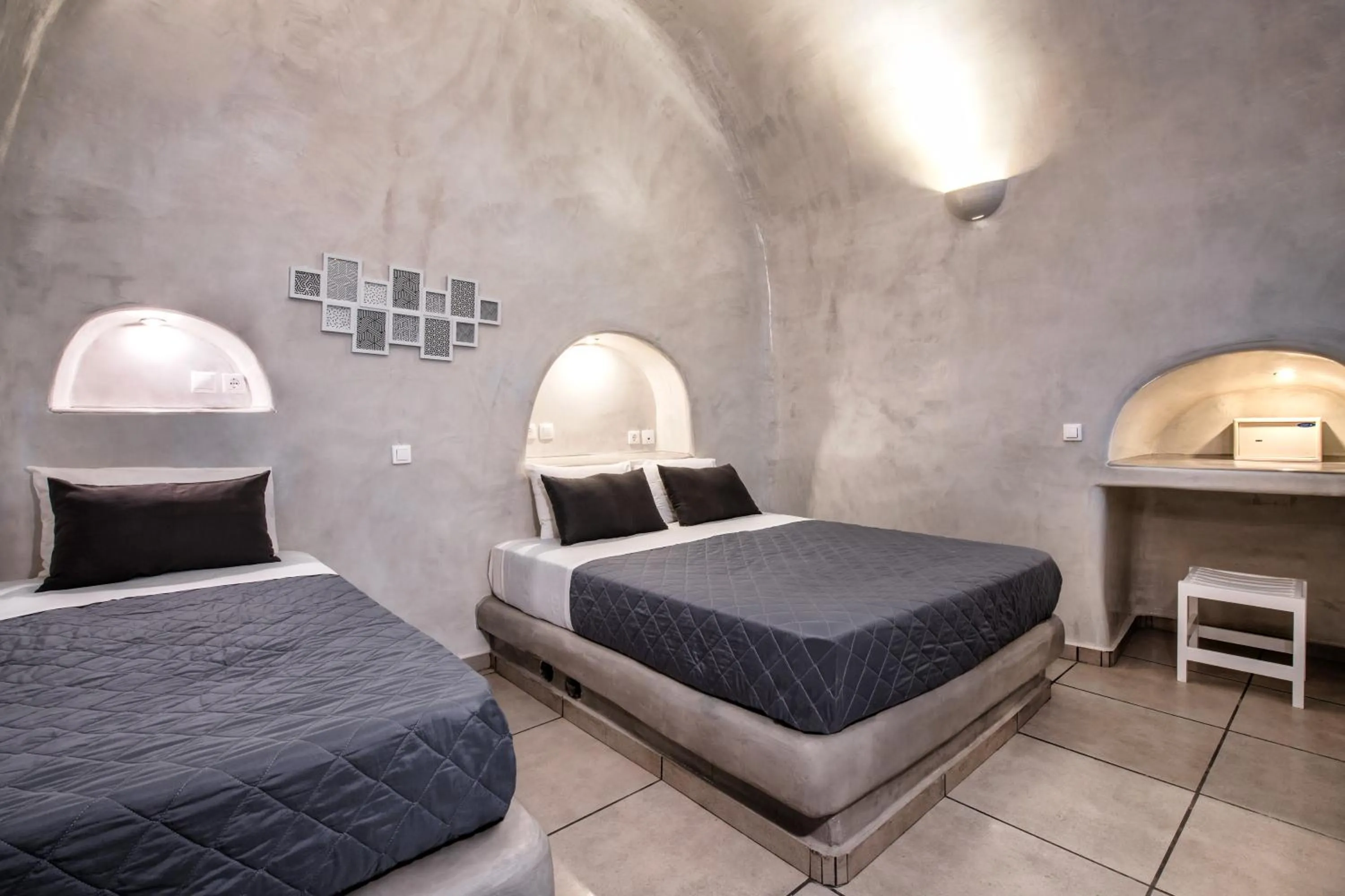 Bedroom, Bed in Katerina's Castle - Caldera Cave Hotel