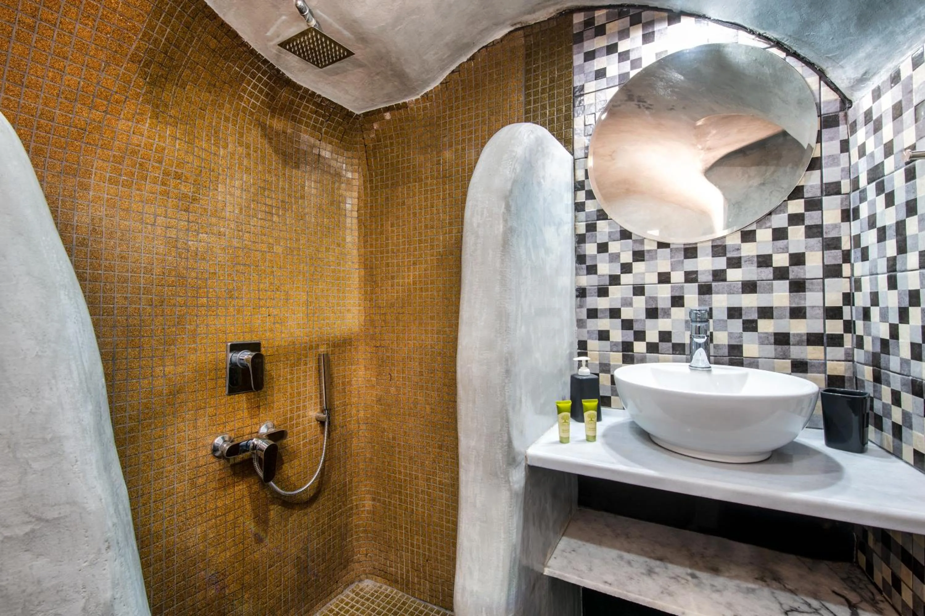 Bathroom in Katerina's Castle - Caldera Cave Hotel