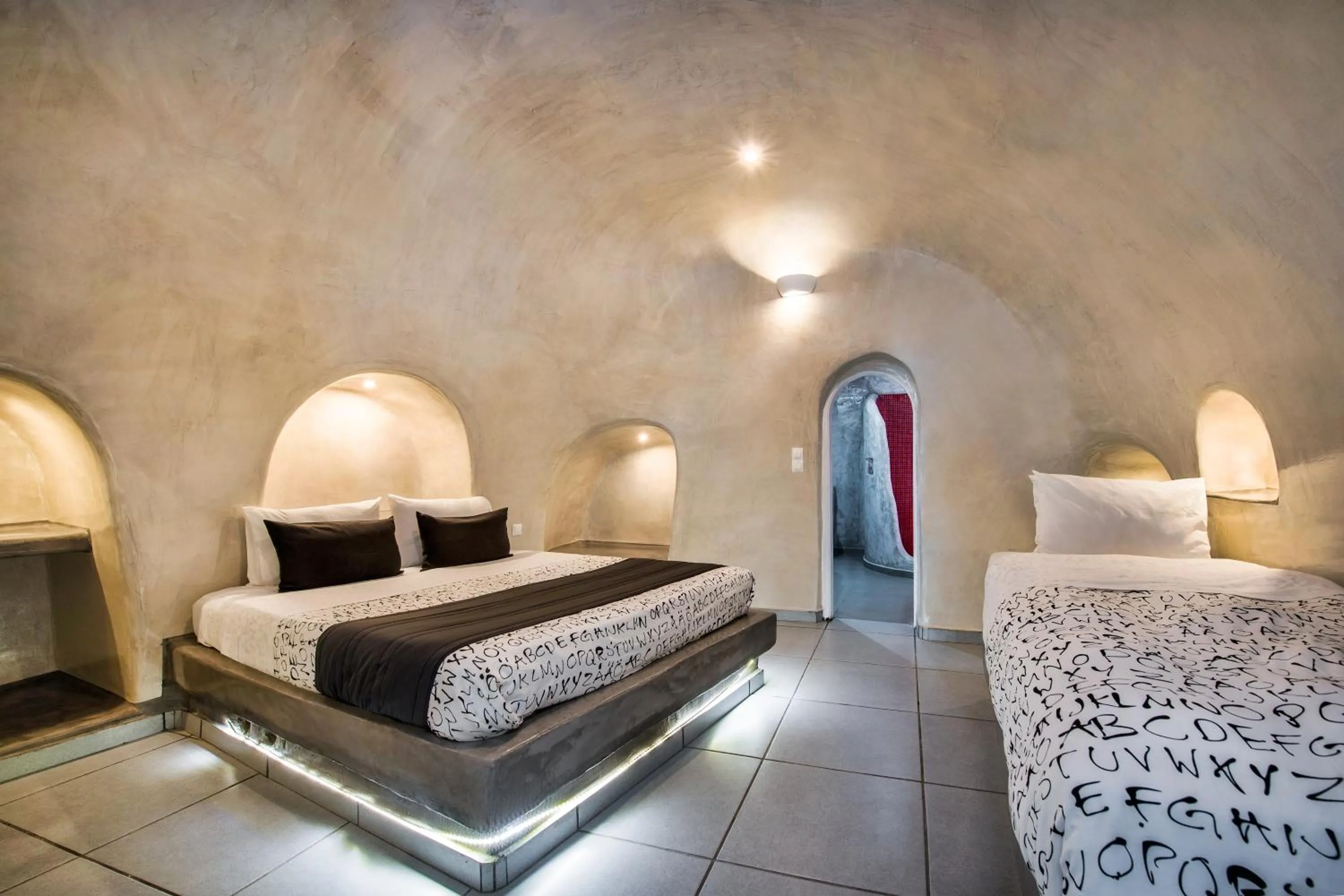 Bed in Katerina's Castle - Caldera Cave Hotel