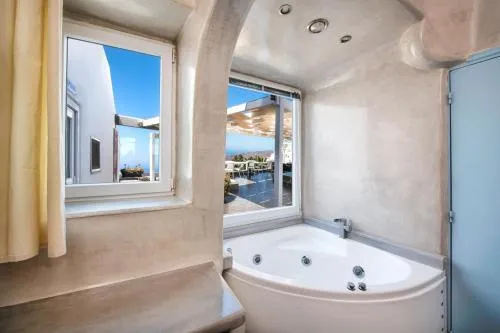 Katerina's Castle - Caldera Cave Hotel