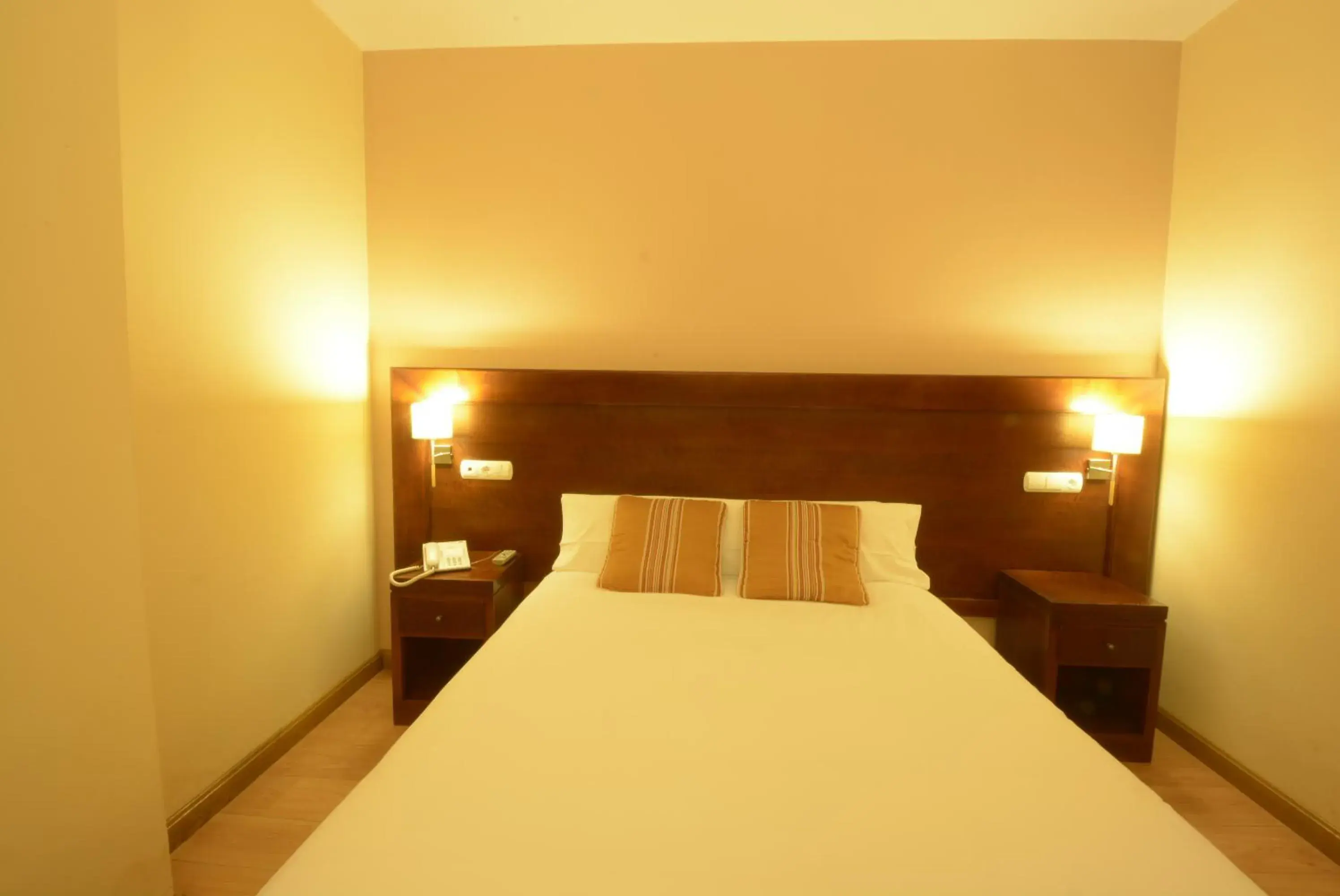 Photo of the whole room, Bed in Hotel Campos de Castilla Photo of the whole room, Bed in Hotel Campos de Castilla