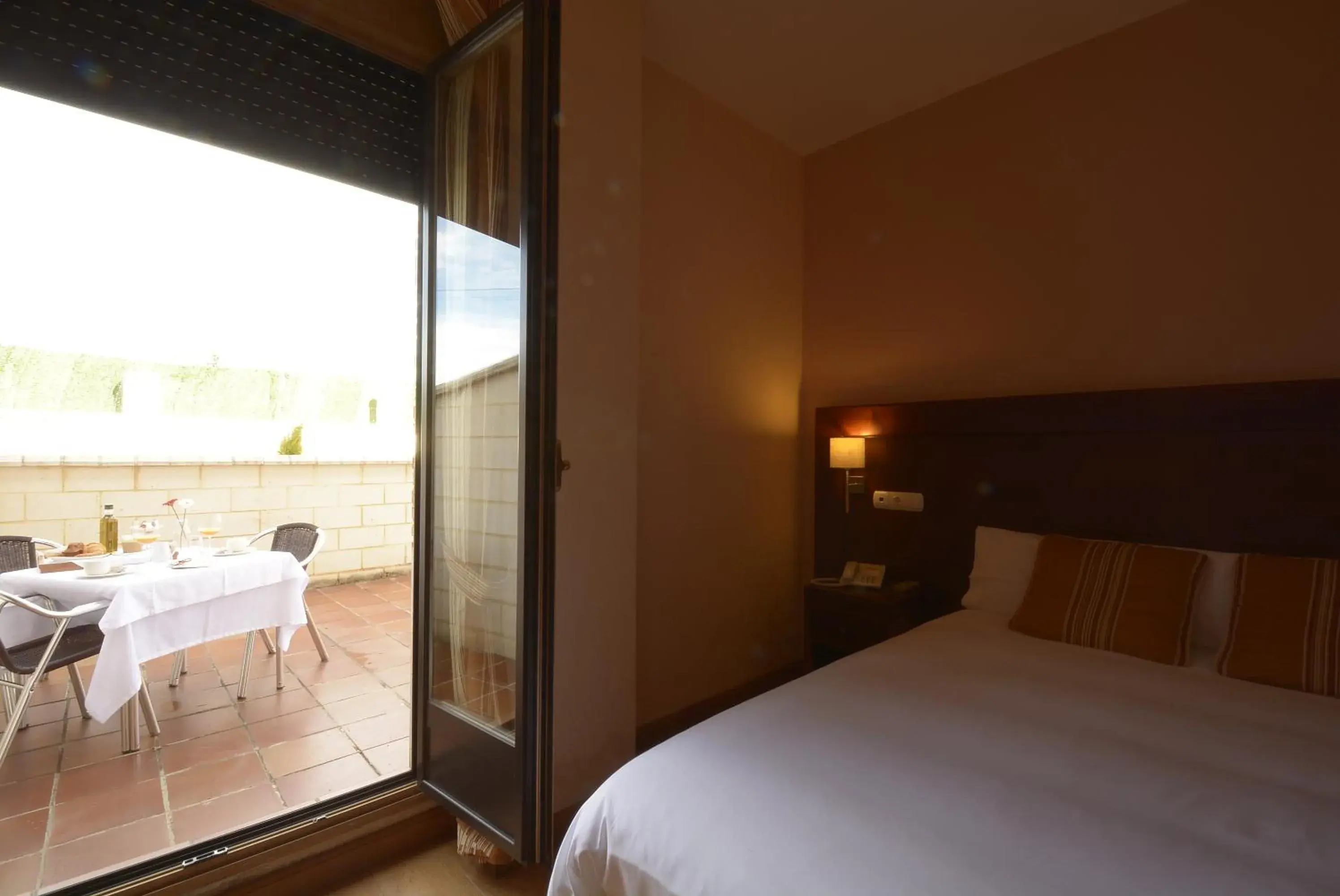 Garden, Bed in Hotel Campos de Castilla Garden, Bed in Hotel Campos de Castilla