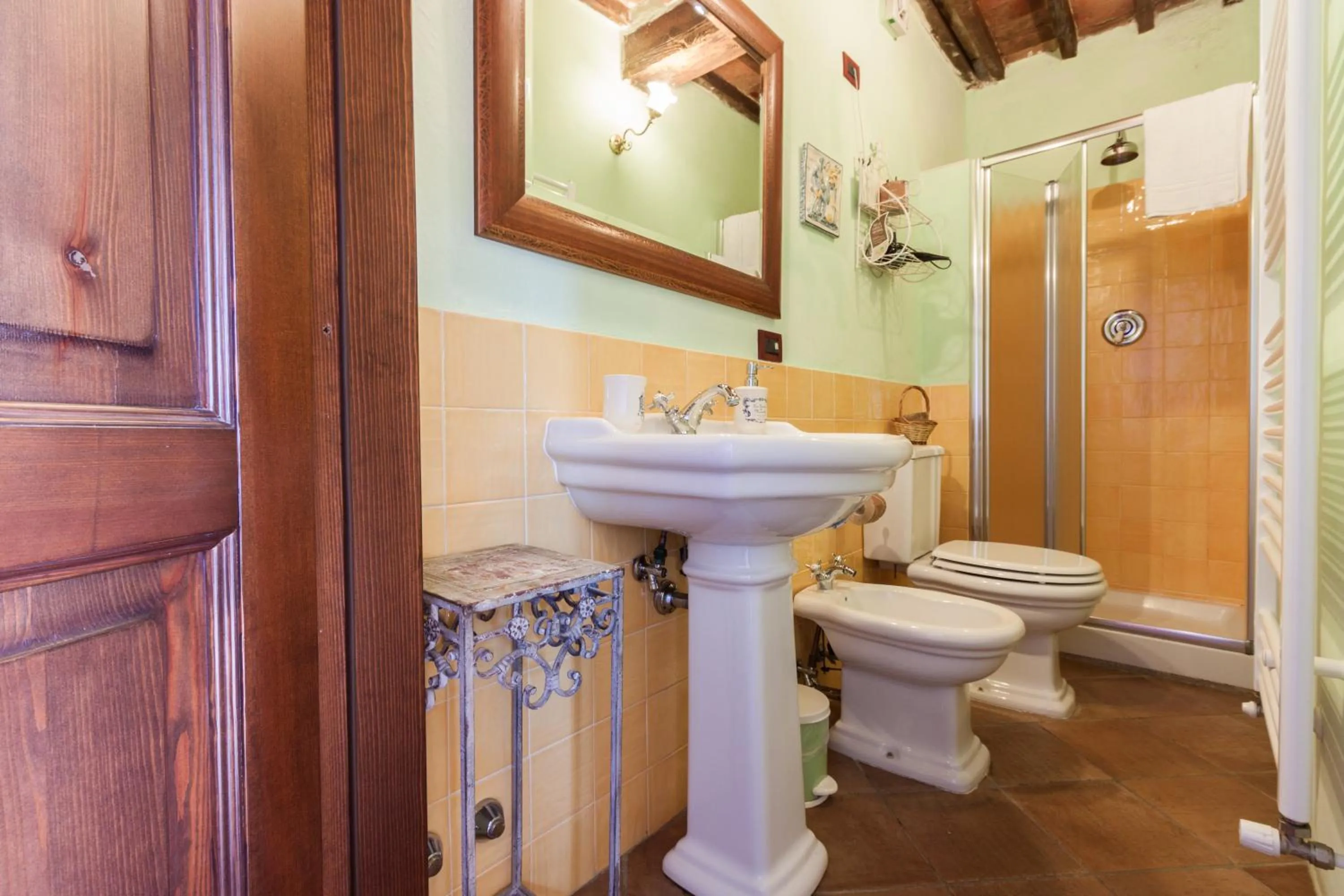 Toilet in Borgo Tepolini Country House