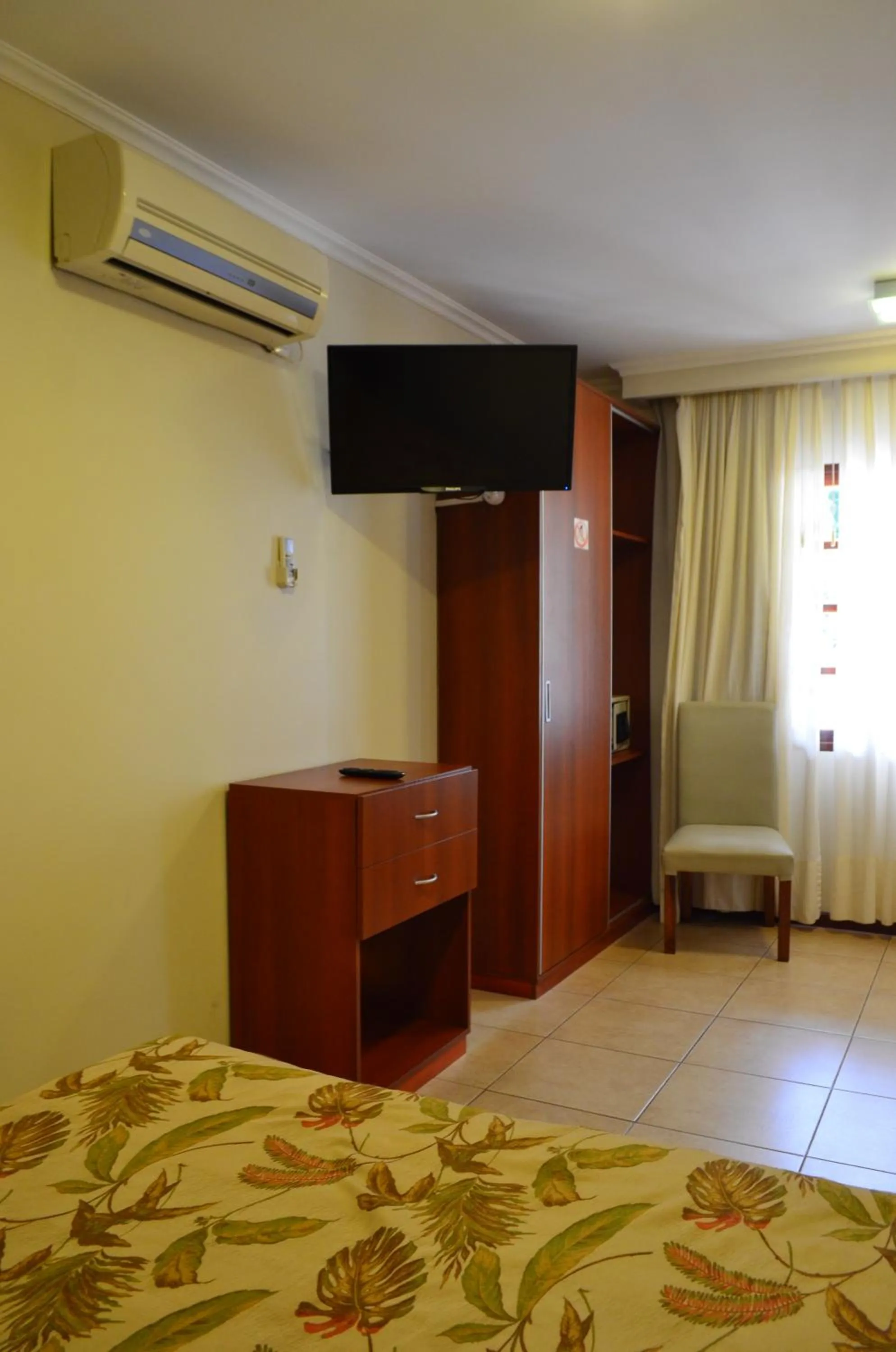 TV and multimedia, Bed in Hotel Jardin De Iguazu