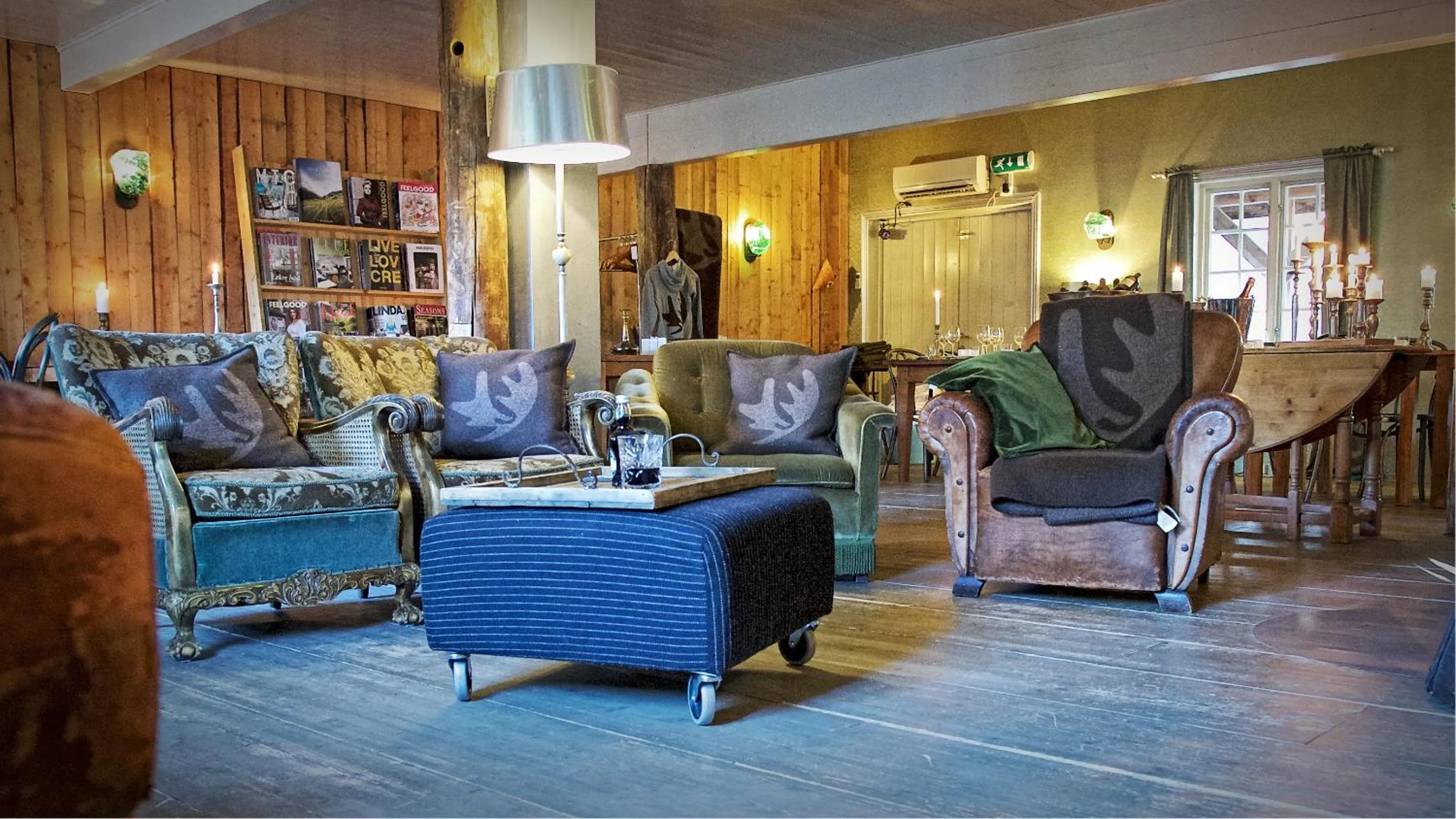 Communal lounge/ TV room in Herangtunet Boutique hotel