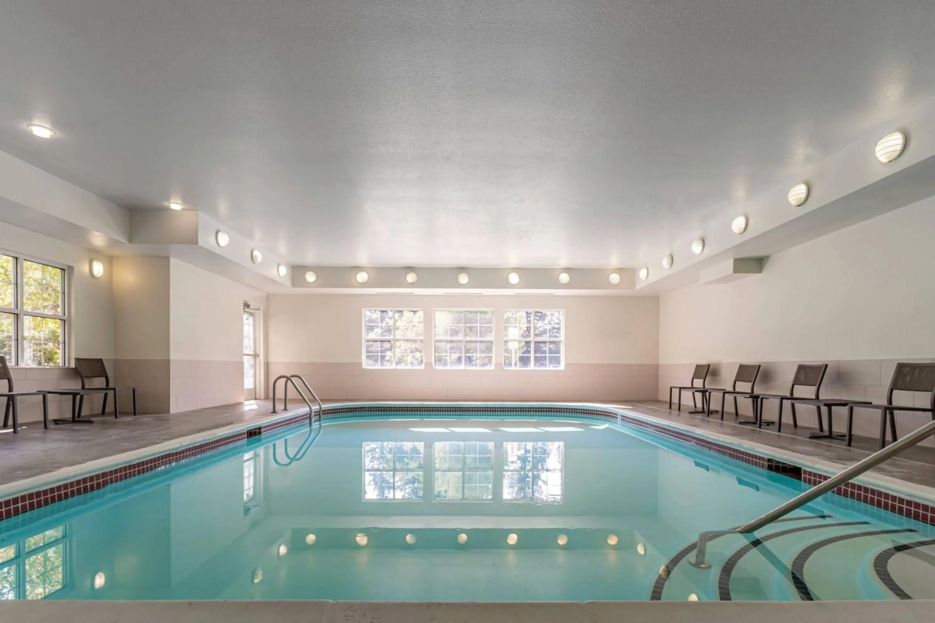 Swimming pool in Residence Inn Sacramento Rancho Cordova