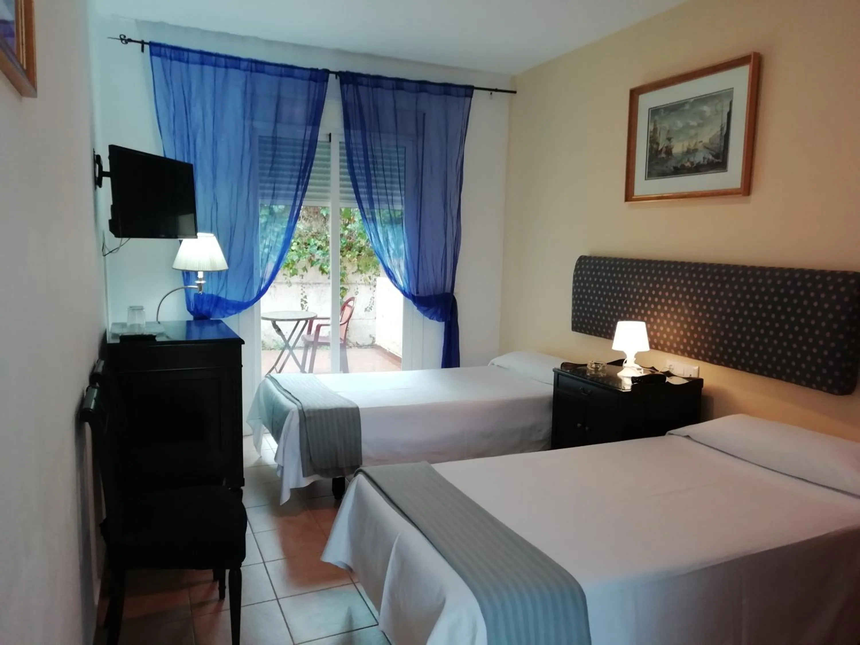 Photo of the whole room, Bed in Hostal Alhaja Playa
