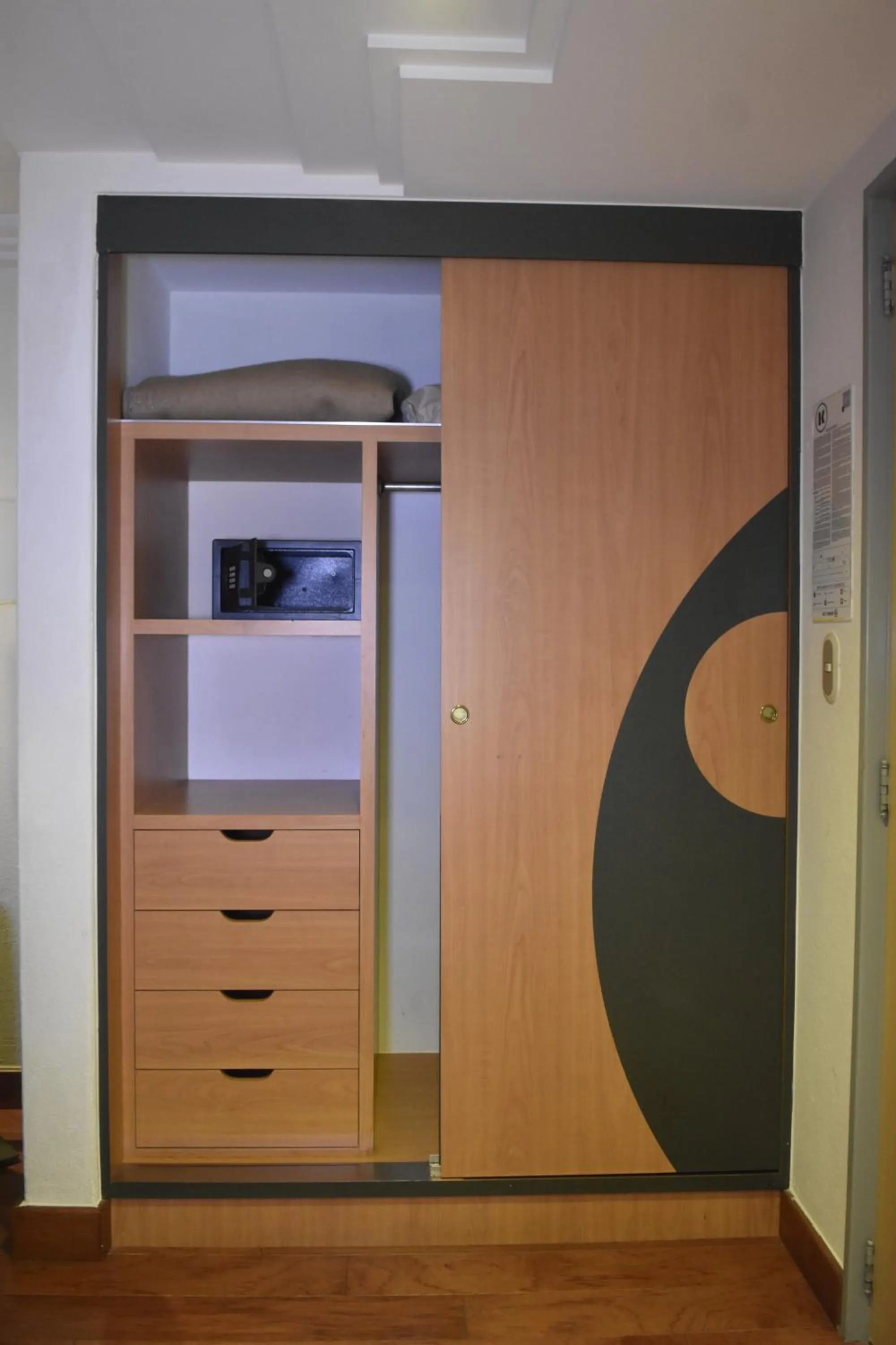 Photo of the whole room in KALI Escandón Mexico City