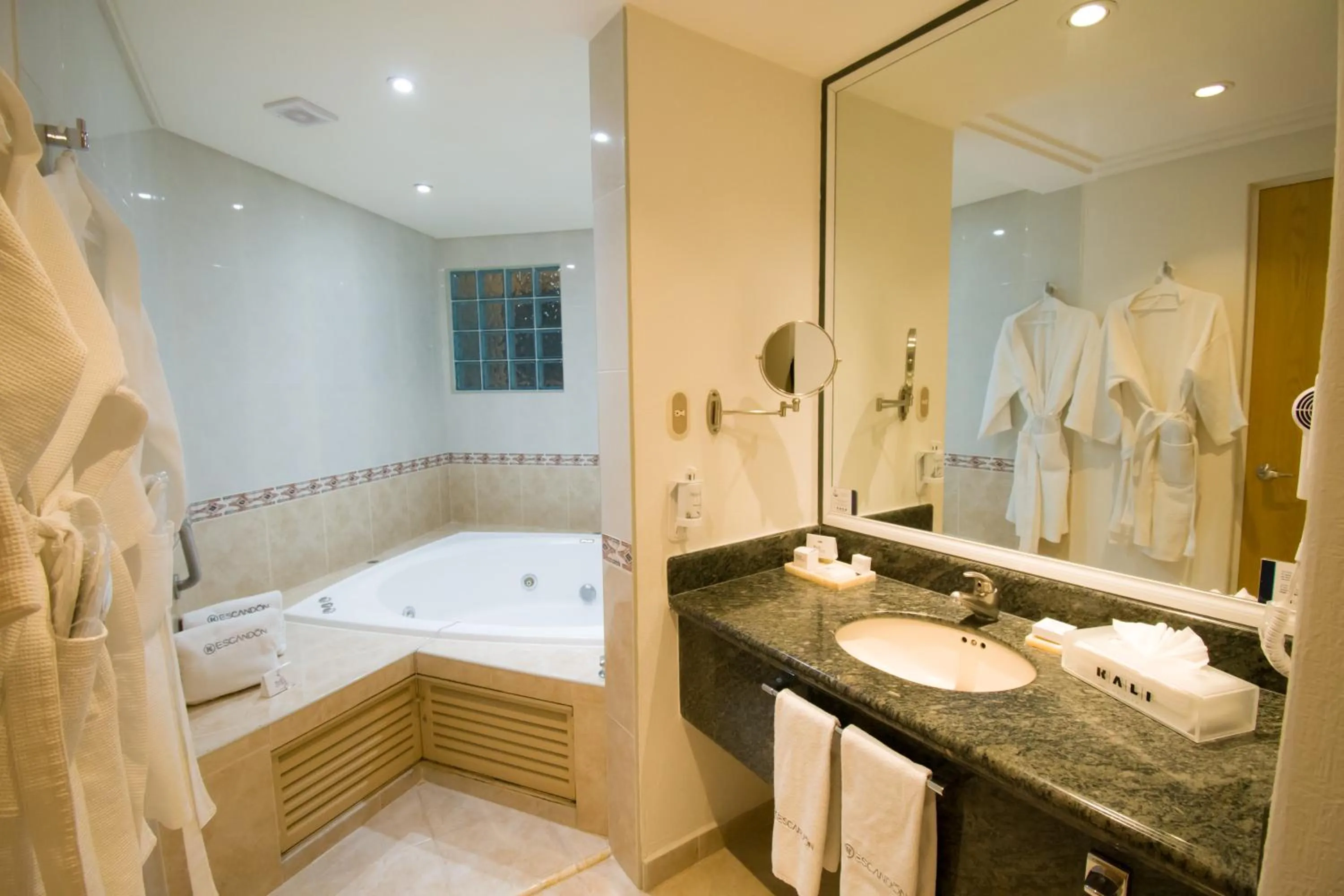 Bathroom in KALI Escandón Mexico City