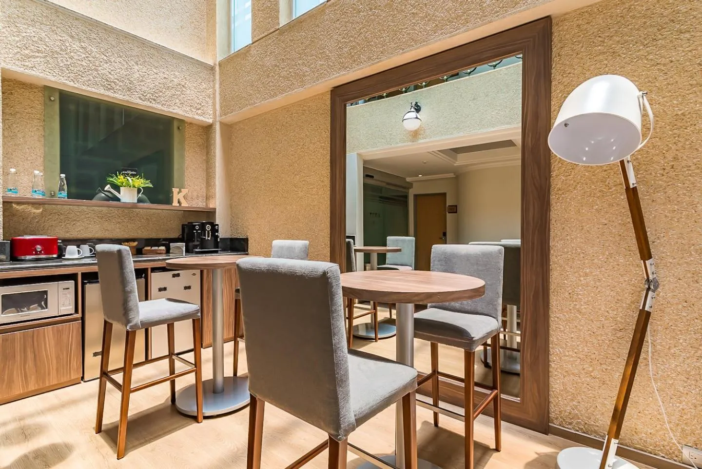 Business facilities in KALI Escandón Mexico City