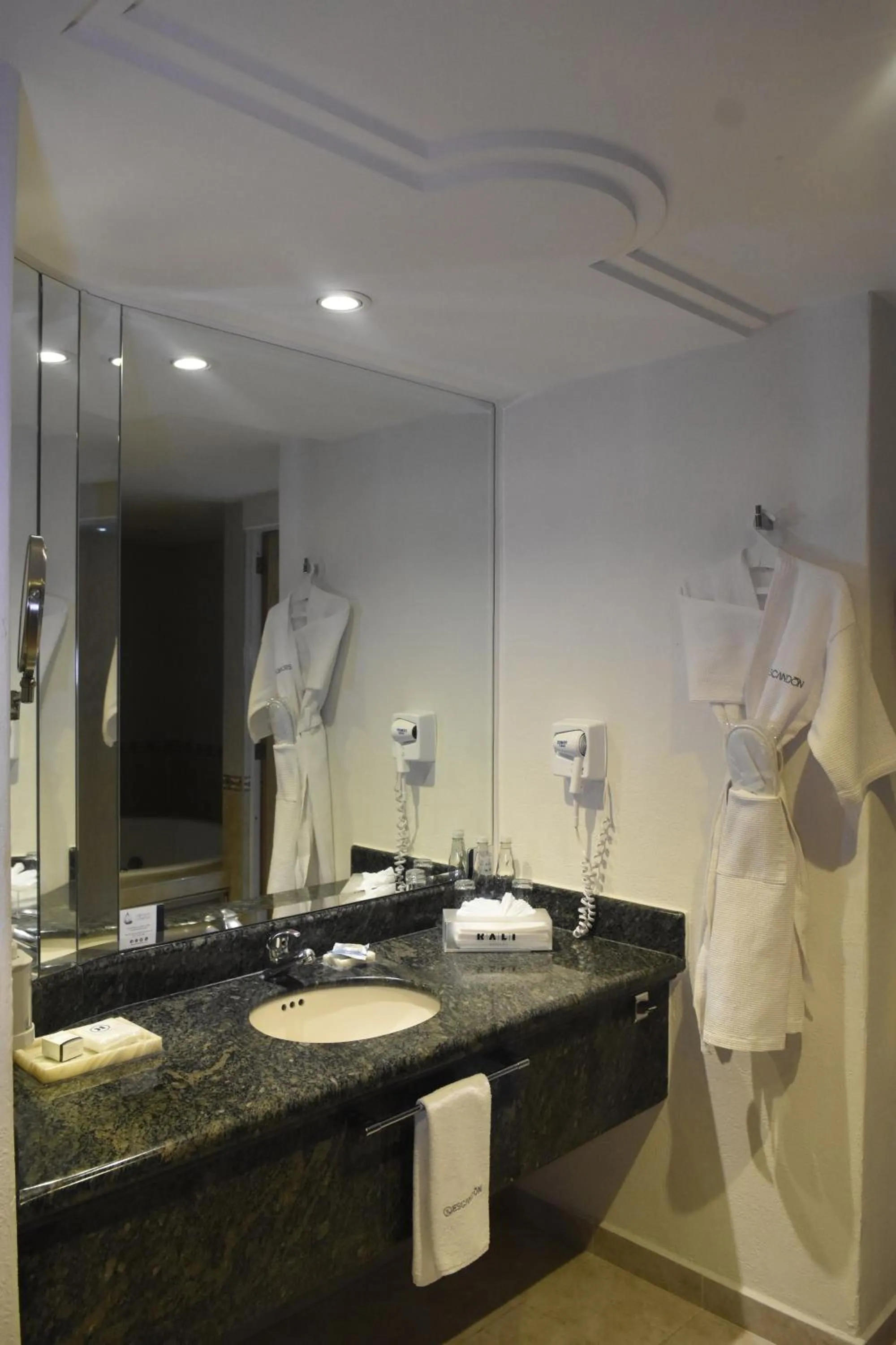 Bathroom in KALI Escandón Mexico City